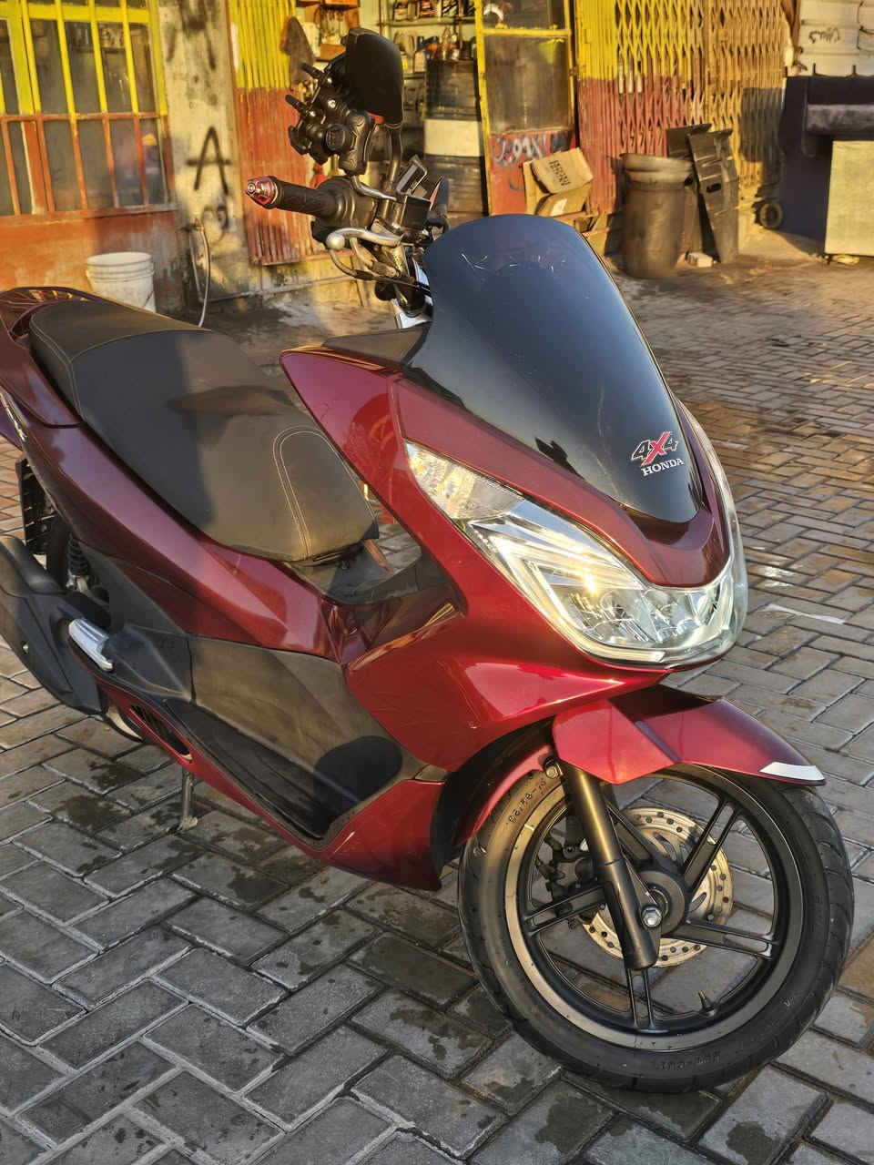 السلام عليكم pcx جيل ثاني ياباني ماشيه ٢٣ دراجه مال رمبه مصار فتره من منزله من المعرض عدته كامله كتلوكاته دراجه ممتعوبه دهن امزويل مكفوله كفاله عامه لدراجه عنواني بغداد البياع رقمي ***********
