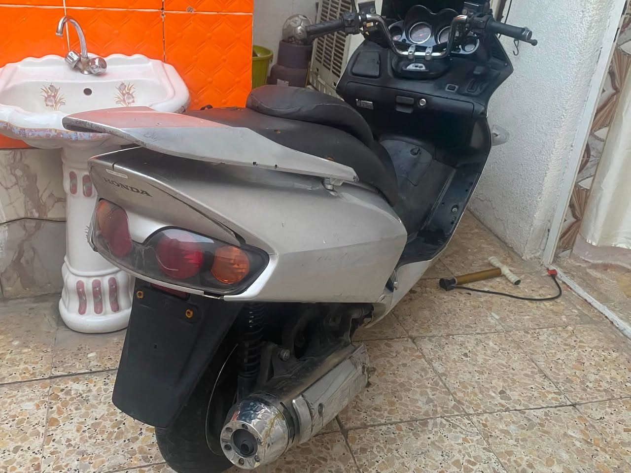 سلام عليكم فورزه 06 دراجه خير من لله بيها ملاحضات بسيطه  مكاني بغداد مدينه الصدر اخير الداخل السعر 650 وبيها مجال بسيط (***********)
