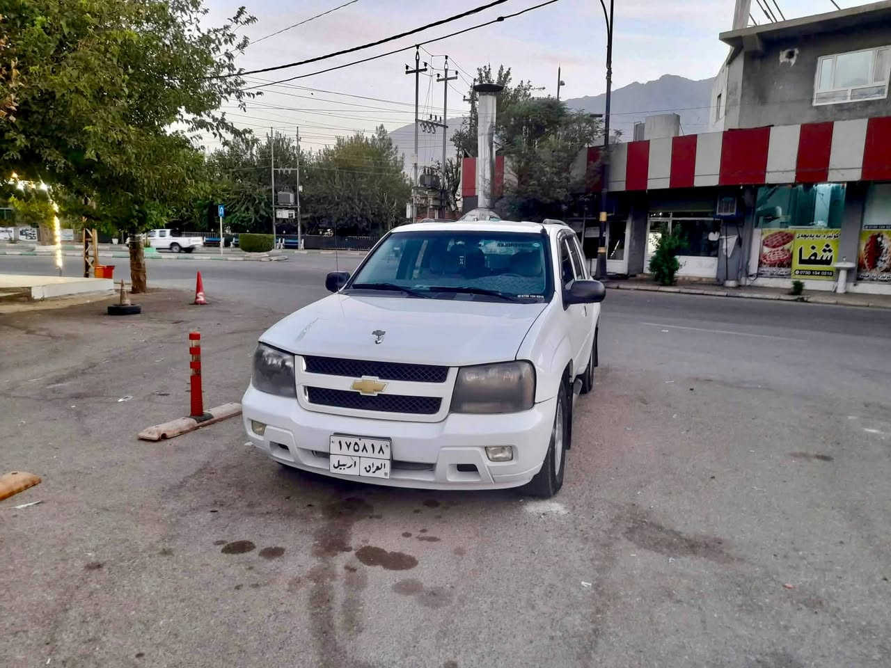 سلاوتان لێ بێت شۆفرلێت بلایزەر ٢٠٠٨ بێ بۆیاخ یەک بست ساردی هەیە بە شەرتی گێڕو مەکینەو ئەکسل دەعامی بۆ دەعامی بەشەرت
سعری ١١٥ وەرەقەو مجالیکی برایانە گۆڕینەوەش ئەکەین بە مۆنیکایەکی شورتەیی ئاڕم یان رەقەم بەلام جوان بێت 
کێ مشتەریە نامە بنیریت
سلاوتان لێ بێت شۆفرلێت بلایزەر ٢٠٠٨ بێ بۆیاخ یەک بست ساردی هەیە بە شەرتی گێڕو مەکینەو ئەکسل دەعامی بۆ دەعامی بەشەرت

نص مكتوب في الصور:
- ***********