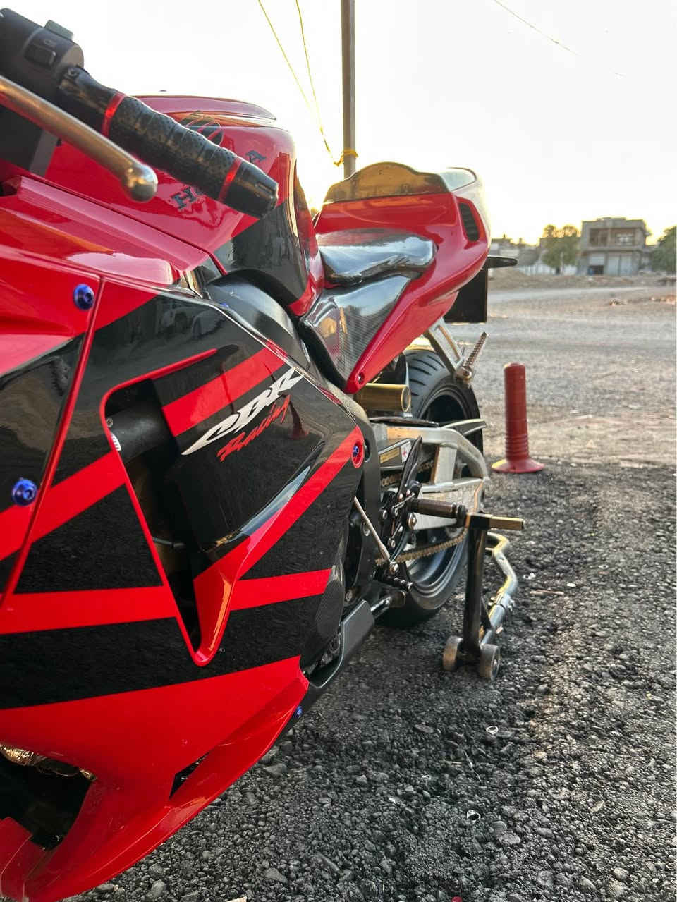 سلام عليكم 🫡 
Honda 600RR
مةكينه- كةپس يةك برخوي دةسكاري نةكراوه
رؤنوفلتةري بيلادي لةسةرةو نوئيه 
ماتؤرةكة ٩٠٪؜ پاكةو مةسروفي ٢٥٠ تيا نيه 
كارابايو هةموو كياني بة شةرته 
وةسفي ناوئت مالي پاك دياره
27 قفل - بةس مشتةري تيل بكات تكايه كؤمئندو مةسج مةكةن . رئزم بؤ مالي هةموو لايك .
كةلار
*********** كالار, السليمانية
