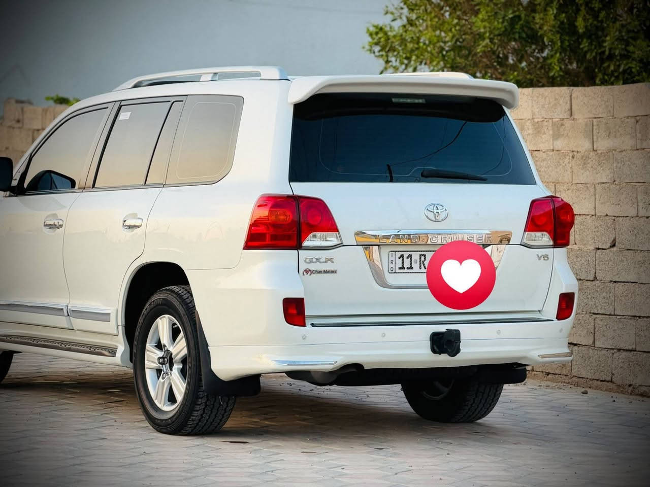السلام عليكم 
للبيع لاندكروز  موديل ٢٠١٤  
مواصفات السيارة GXR 
محرك 6سلندر        V6 
8ايرباك  
السيارة مكفولا كفاله عامه 
السيارة كير محرك صدر  كلها شركه 
تخم تاير جديد  
السيارة مابيها نقص ماتصرف عليها دينار 
فقط تشغل وتمشي 
مكان السيارة صلاح الدين تكريت 
السعر مناسب 
للاستفسار اكثر اتصل 
***********
