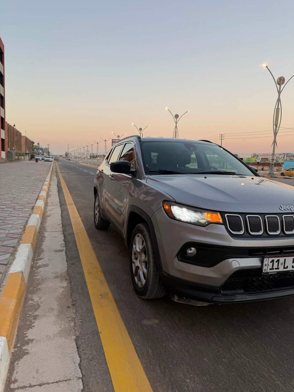 🔥 للبيع جيب كومباس 2022 Latitude Lux 4x4 🔥
🇺🇸 وارد أمريكي  حادث قبق جنطه راجع بارد ما بيها اي قطعه مبدله ما طاك اي ايرباك| مواصفات عالية اقوه من المتدد هاي (LUX)
 | دفع رباعي
🔹 المواصفات:
• موديل 2022
• محرك 2.4 لتر – 4 سلندر
• قوة 177 حصان
• كير أوتوماتيك 9 سرعات
• دفع رباعي 4x4
• فئة Latitude Lux
• تبريد فول  ❄️
• تدفئة  للستيرين وللكشن قطعتين 🔥
• كرسي السائق كهربائي
 ثلاث انضمه للقيادة• 
مقاعد جلد
• تشغيل بصمة
• شاشة اكبر حجم Uconnect
• Apple CarPlay + Android Auto
• كاميرا خلفية
• مثبت سرعة
• أنظمة أمان
رقم السيارة بغداد السيارة بأسمي
📍 الموقع: [الديوانية]
📏 الممشى:: [ 78000k/m]
📞 للواصل***********
او على الخاص 
سيارة مرتبة ونضيفة ومواصفاتها فول
للجادين فقط، والله يرزق الجميع 🤍
