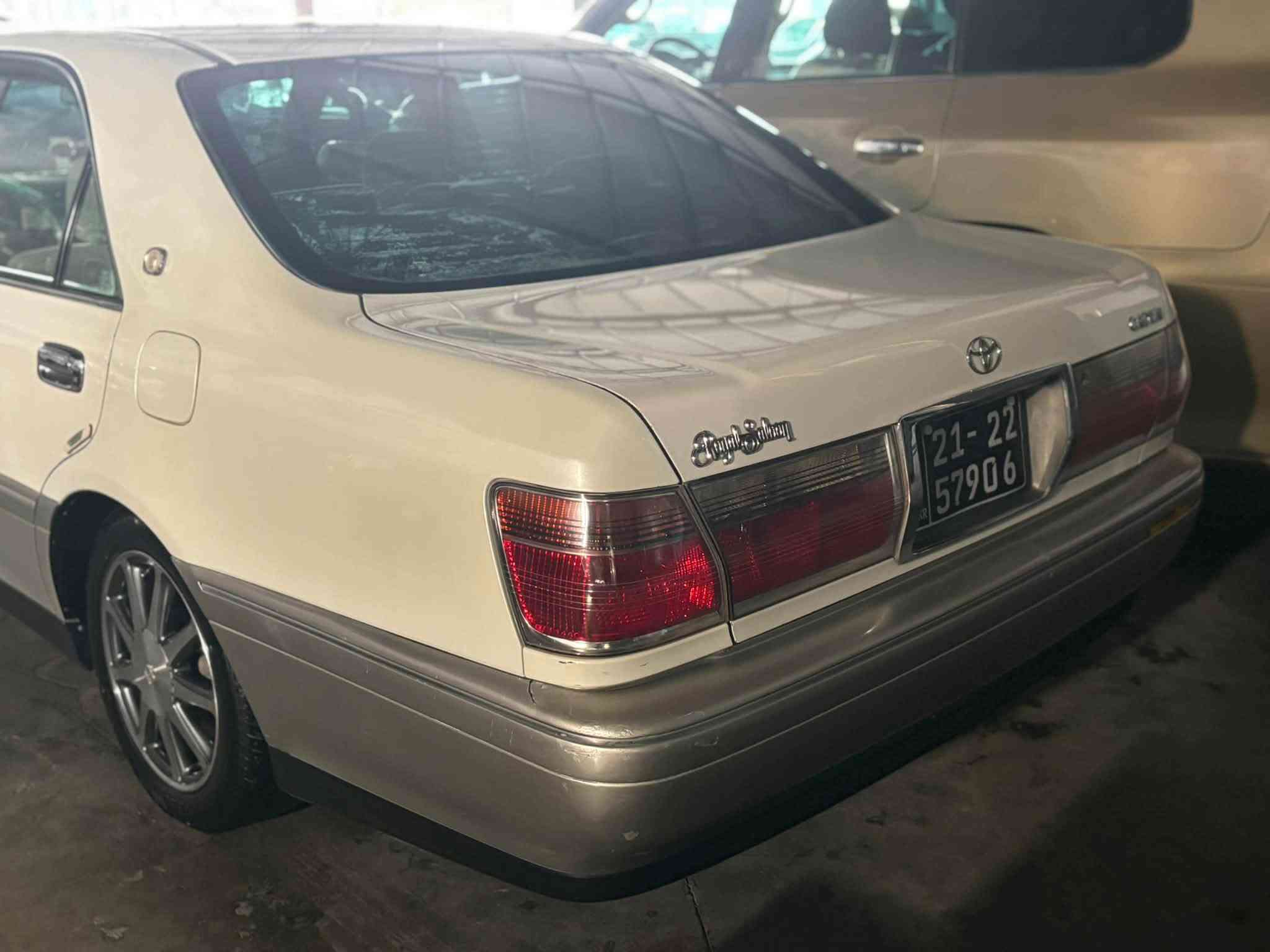 كراون VVTi • نظيفة • بلا عيوب