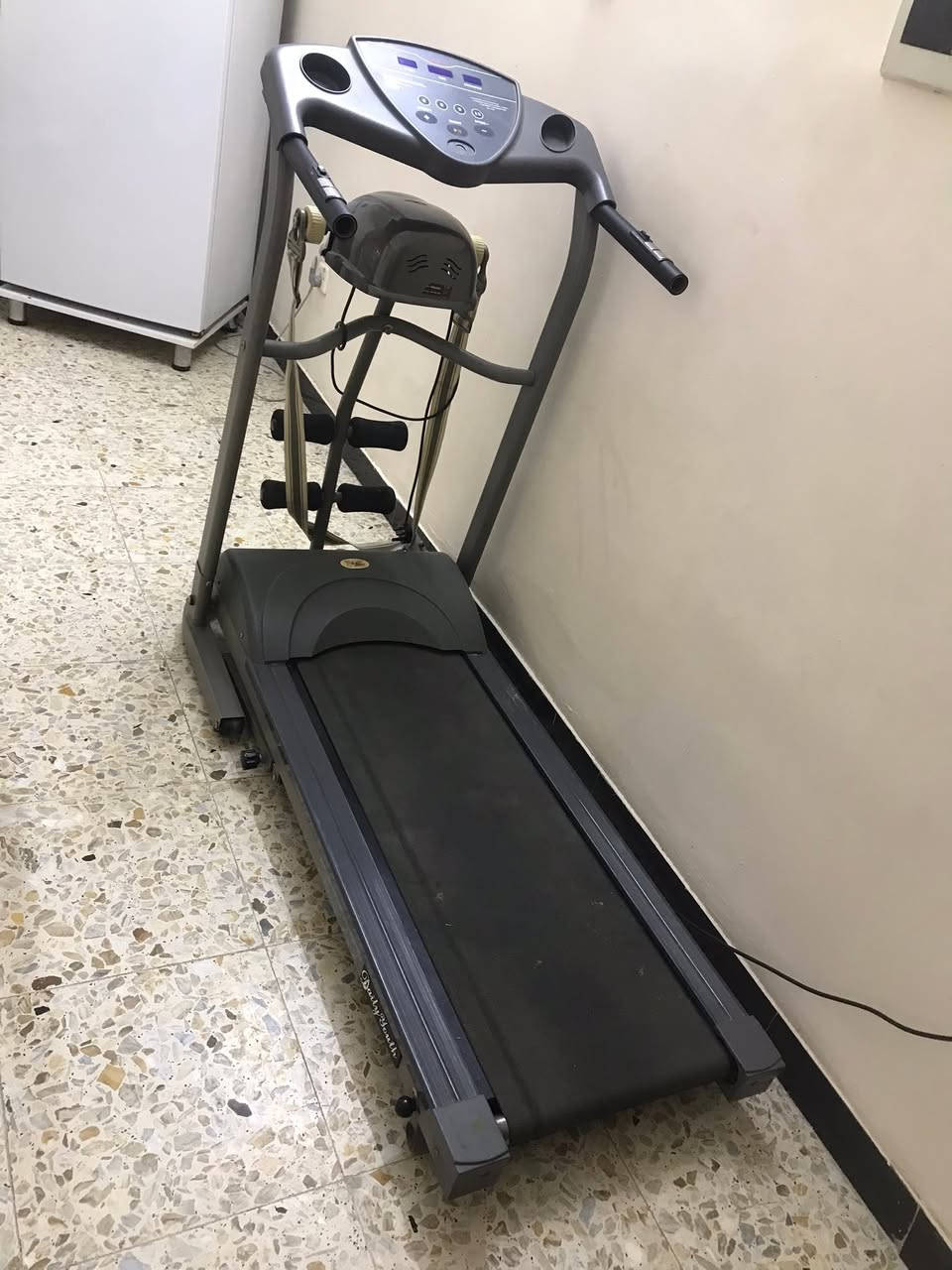 السلام عليكم للبيع جهاز مشي رياضيالسعر ١٢٥ مكان غزالية لاتصال على ***********
