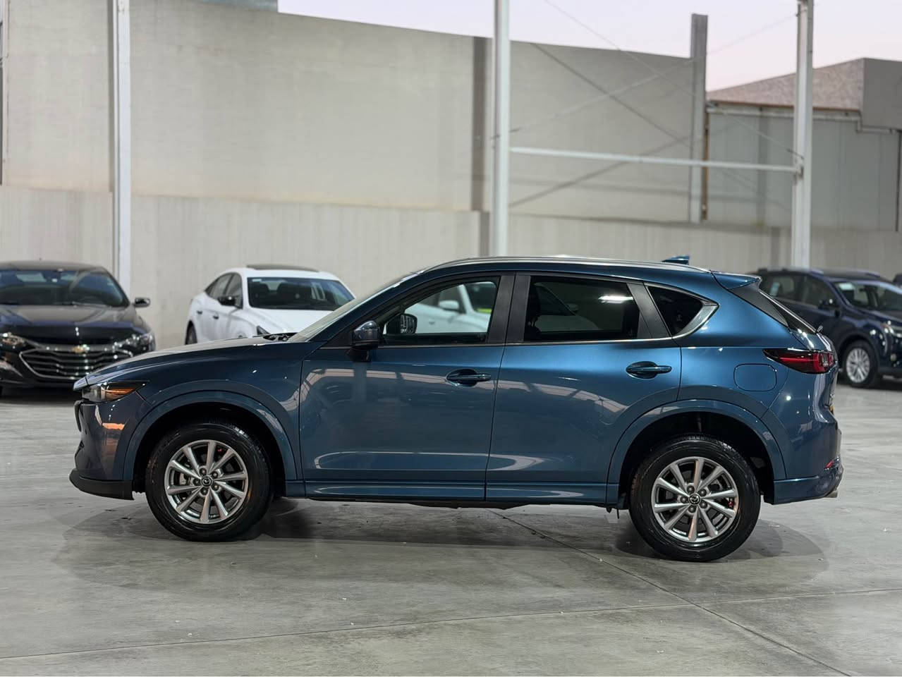 Mazda cx-5 2024 preferred 
بەسمە✅
دەرگا بەسمە✅
سلاید✅

ڕادار 360⚠️ 
خەتی جادە🚦
ئەوتۆ ستۆپ🔴
ئەوتۆ هۆلد🌀
ئیمێرجنسی برێک🆘
حاسە‼️
کامێرا📷
تحکومات سوکان🕹️
تحدید سورعە⌛️
گێڕی عادی و ئۆتۆماتیک 🕹️🏎️
کوشن جلد✔️
کوشن خەزن
کوشن کارەبا✔️
کوشن گەرم🔥
کوشن مەساج✅
سو کان هیتەر🔥

شاشە لارج 🖥️
ماپ و ناڤیگەیشن
Android auto ✅
Carplay ✅
Aux✅
USB✅
Bluetooth✅
ڕاداری تەنیشتەکان⚠️
ڕاداری دواوە⚠️ 
رادار ٣٦٠✅
خەتی جادە‼️
١٤٩$گەلا
***********
*********** السليمانية, العراق
