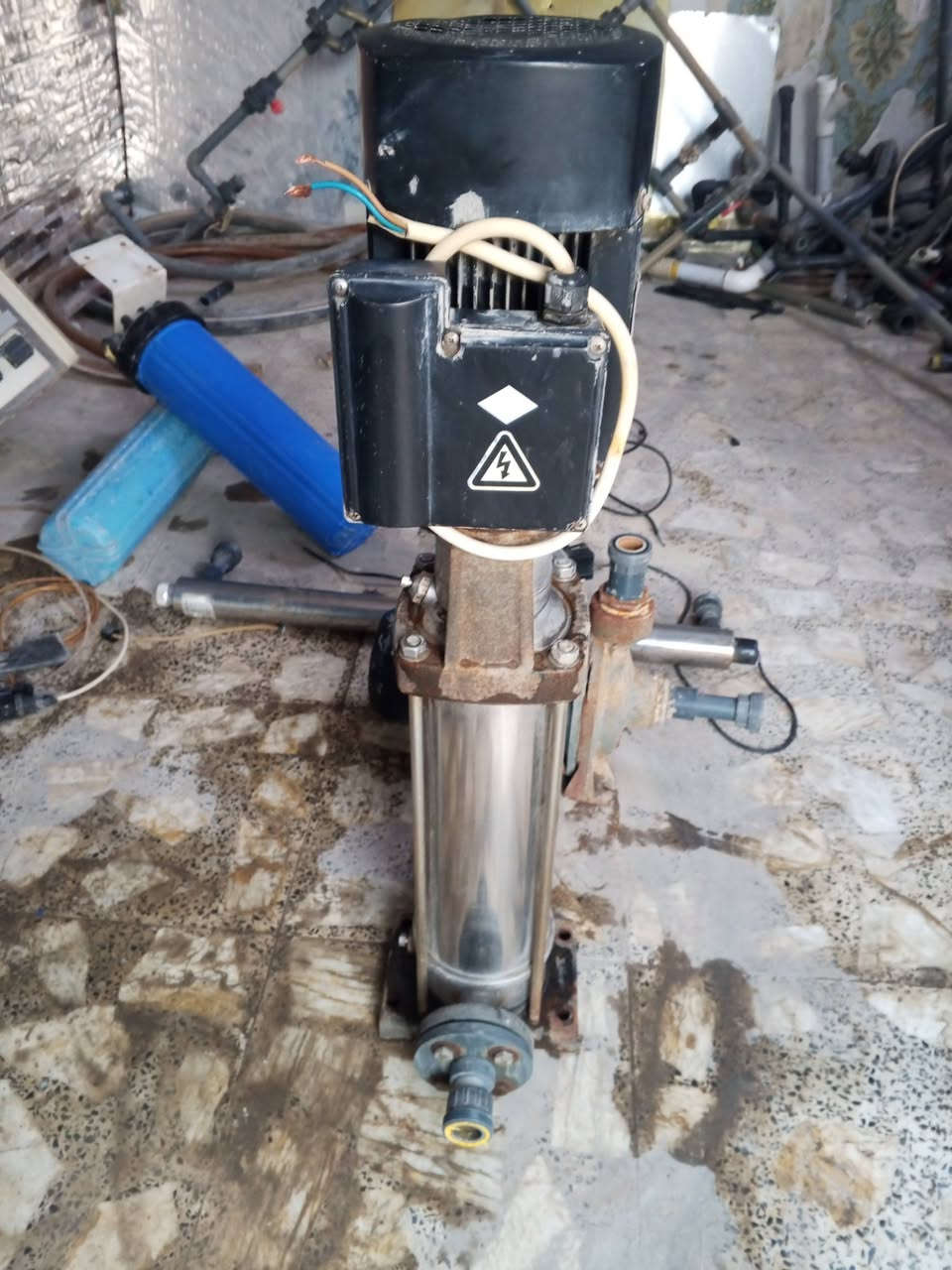 محطه ماء ارو ام المتر بكامل محتوياتها ماطور عمودي ماطور بائدي هاوزن واحد حاقنات عدد 2 بود زائد قواعد فلاتر يوبي اس فصلات حجم 14ولعدد2 شاصي حديد خير متضرر (السعر الوك 850 الف ) (علوان بغداد مدينة الصدر)رقم الاتصال ***********

