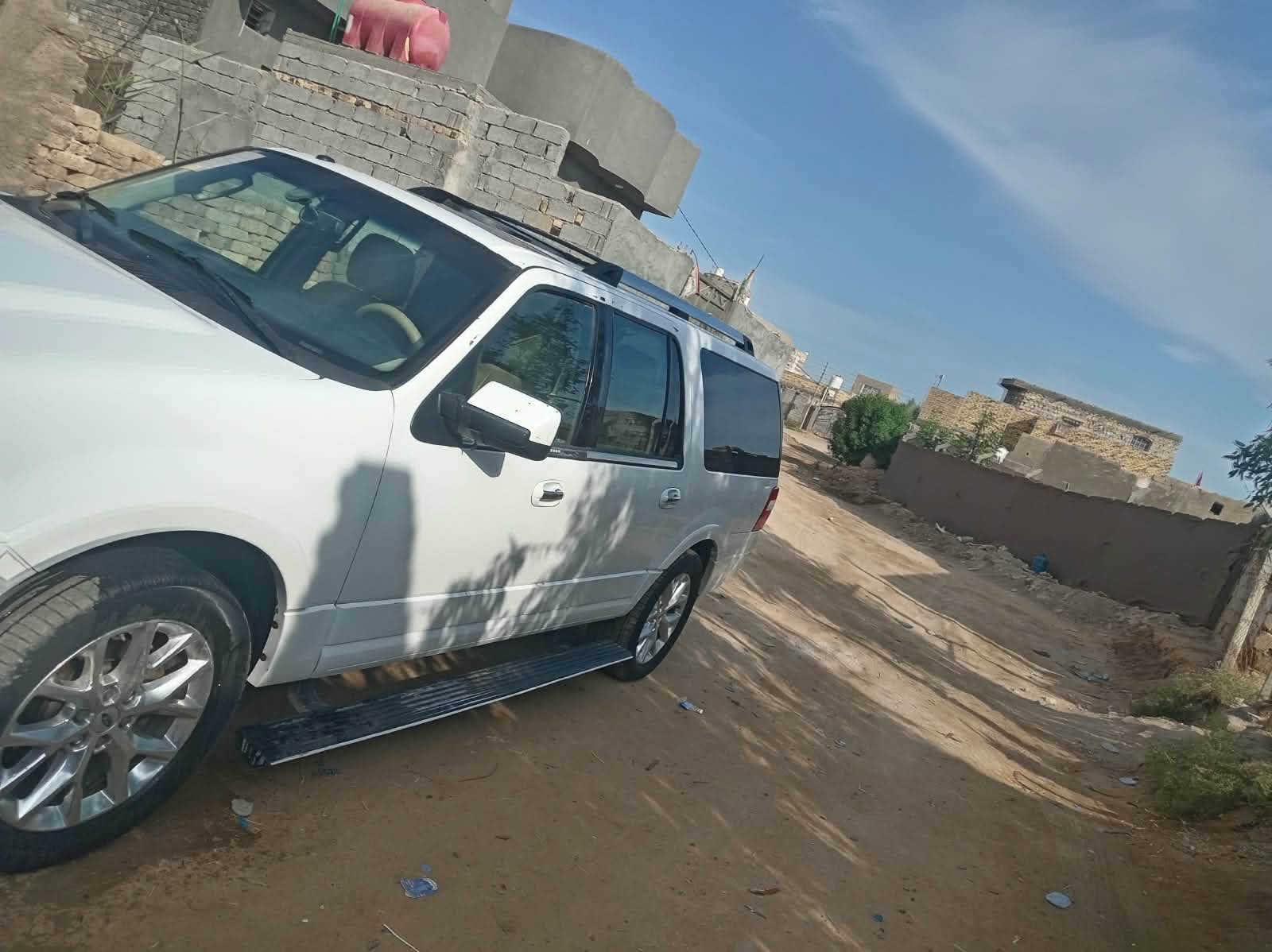 اكسبديشن • ٢٠١٥ • ٨ سلندر