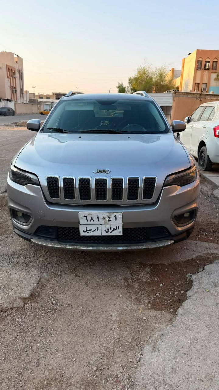 السلام عليكم
جيب شيروكي بزون 2019 
محرك 4 سلندر 
حادثها بنيد ودعاميه 
رقم اربيل تحويل او وكاله حاضر 
سعرها 125 وبيها مجال للاسفسار ***********
