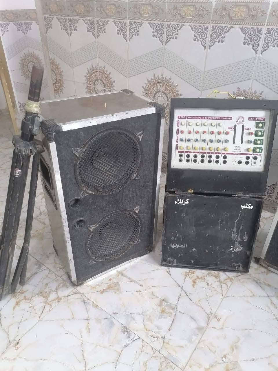 السلام عليكم 
اجهزه صوتيه عدد 2 
لأصحاب المواكب والحسينيات 
الجهاز الاول ابو 100 مع سماعتين والاستان والمايك واير مع مايك لاسلكي شغال 
سعره 350 الف  بي مجال 
…………………………………… ..
الجهاز الثاني ابو 200 
مع سماعتين والاستان مع المايك واير ومايك لاسلكي 
بي عطل بسيط  بالڤاليومات 
السعر 250 الف بي مجال  
……………………………… .
الاجهزه مستعمله لمدة سنه فقط في محرم يتم استعمالها
المكان كربلاء المقدسه 
الاستفسار اكثر عالرقم 
***********
