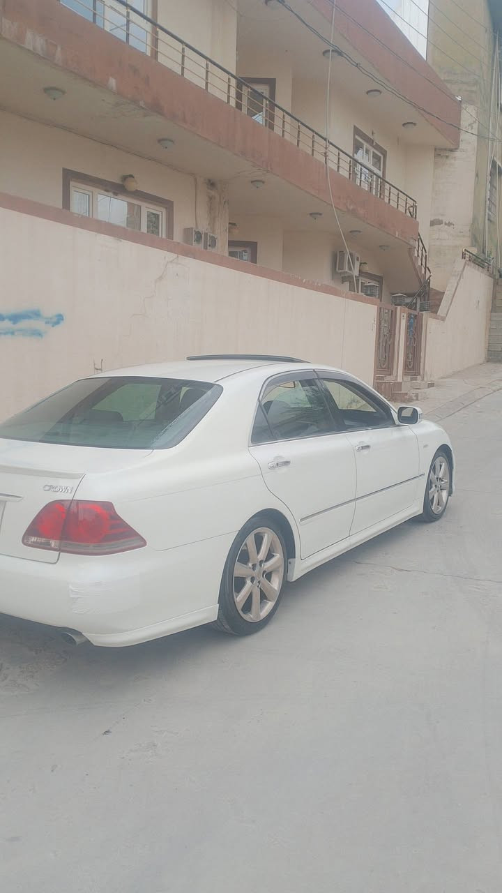 شاهینە سەدەف موس ٢٠٠٧
١٨٠ مەکینە بچوکی گێڕ گەورە
سڵایدو ئاوێنە ئیشارەت
یەک دەسە سەیارەی مەعرەز نیە
هەتا بڵێی پاکو بێمەسرەفە
چوار تایە لۆک
پاتری لۆک
هەموو شتێکی بەشەرتە
***********
