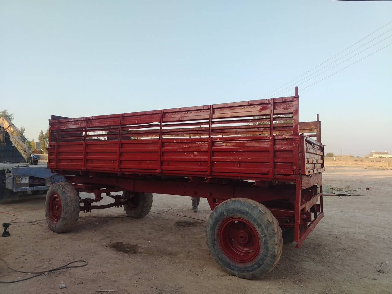 سلام عليكم عربانه للبيع مال ابو ردين تايرات 900:20طول5ونص صينيه 90 والاستفسار ع رقم ***********. ***********
