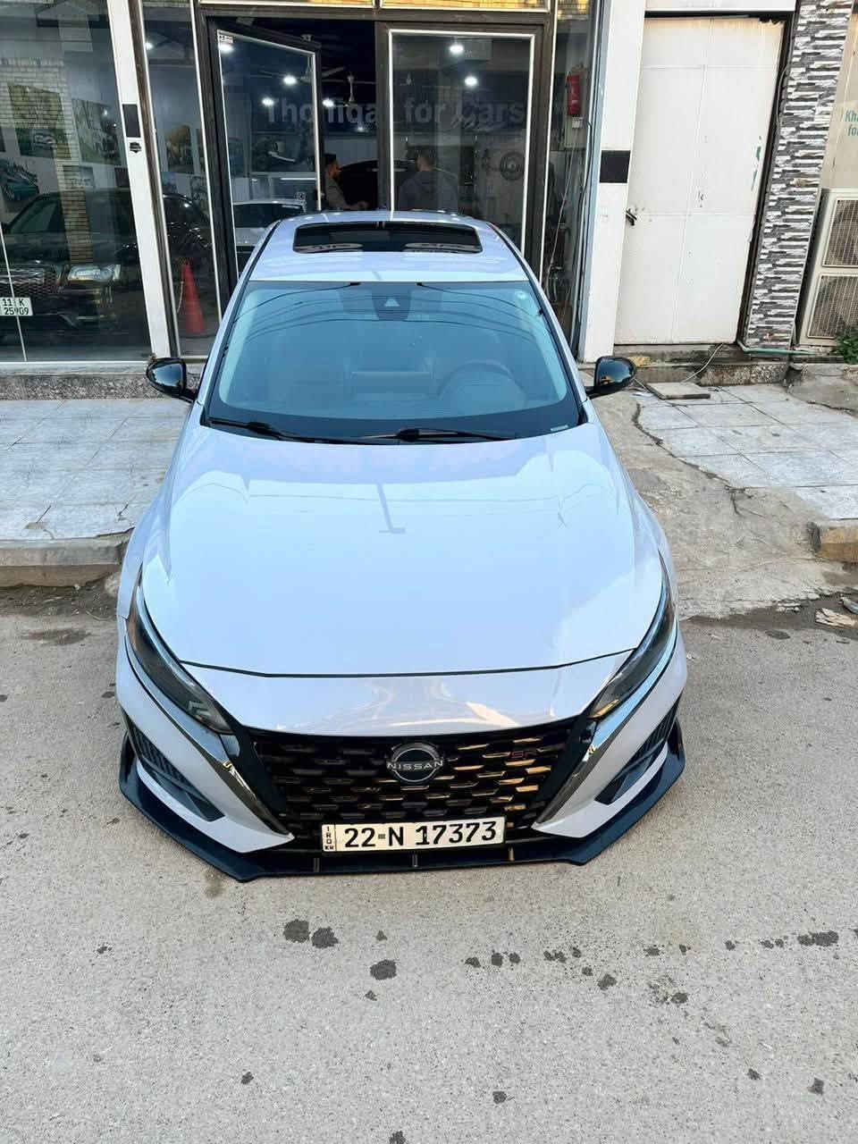 السلام عليكم 

🔺نيسان التيما 2023RS فول الاخير 🔺
🔴 Nissan Altima 2000T🚀🔴
🛑سياره بسمي 

    .
* قوة 248 🐎 .  
* عزم دوران 370 نيوتن.متر (267 رطل-قدم).
* ناقل حركة Xtronic CVT.
* نظام دفع أمامي (FWD) فقط.

المواصفات الخارجية

* جنوط ألمنيوم رياضية 19 إنش.
* مصابيح LED أمامية.
* شبك أمامي ولمسات رياضية SR.
* جناح خلفي (Spoiler).

المقصورة

* مقاعد رياضية.
* شاشة لمس 8 إنش مع Apple CarPlay وAndroid Auto.
* تشغيل السيارة بالبصمة (Push Start).
* مثبت سرعة.
* كشنات جلد مع بدلات تبديل السرعات (Paddle Shifters).

أنظمة الأمان

* فرملة طوارئ تلقائية.
* تحذير مغادرة المسار.
* مراقبة النقطة العمياء.
* تنبيه حركة المرور الخلفية.
* كاميرا خلفية، و كاميرا 360 درجة.
تدفئه كشنات واستيرن 

🔺الضرر مصلح بارد كصه القماره بدون صبغ فقط بارد مع تبديل بنيد 

🔺السعر / 155وبيها مجال 
🔺العنوان / ناصريه سوق الشيوخ 
🔺رقمي / ***********
