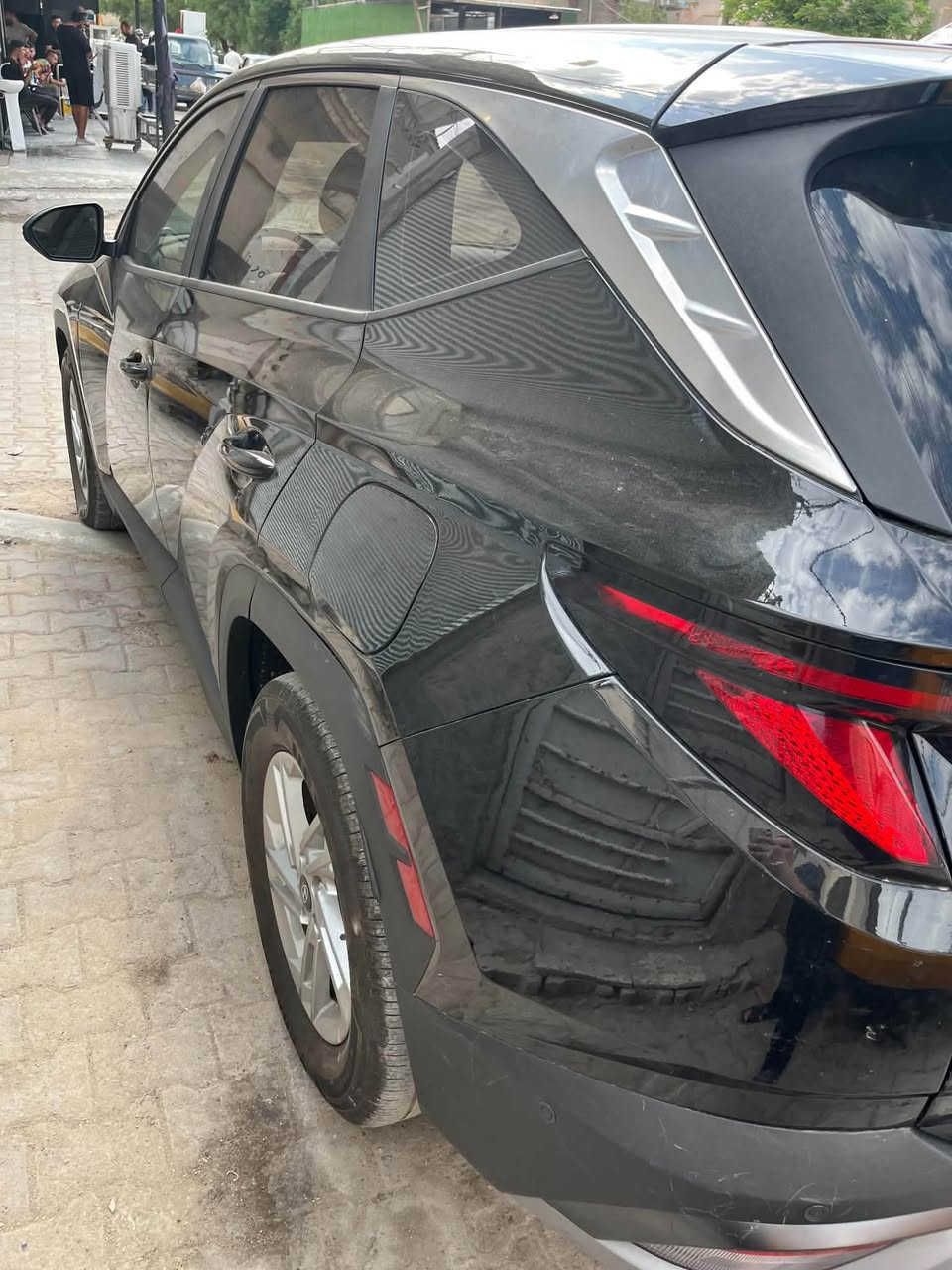 • النوع: Hyundai Tucson
• سنة الصنع: 2025
• الفئة: SE
• نوع الهيكل: SUV / كروس أوفر، 5 أبواب
• المحرك: بنزين 4 سلندر
• سعة المحرك: 2.5 لتر
• القوة: 187 حصان
• العزم: 178 lb-ft تقريباً (حوالي 241 نيوتن.م)
• ناقل الحركة: أوتوماتيك 8 سرعات
• نظام الدفع: أمامي FWD (2WD)
• عدد المقاعد: 5
• مقاس الإطارات: 235/65 R17
• مقاس الجنوط: 17 إنش، 7.0J
• ضغط الإطارات حسب الملصق: 35 PSI أمامي وخلفي
• الوزن الإجمالي المسموح GVWR: 4,717 رطل ≈ 2,140 كغم•
• لون المصنع (Paint Code): TCM
• تاريخ التصنيع الظاهر: 01/2025
• بلد التصنيع: المكسيك
• رقم الـVIN: 3KMJA3DE4SE020770
•وارد أمريكي دخول جديد قبل ايام
•الوحات (بغداد)
• شاشا متصلة 
•سياره اخت زيرو ماشيه قليل
•ضرر خلفي جنطه + خشم جاملغ اليمين امامي فقط لا غير شرط سونار ( مصلحه وكامله)
•صور الضرر في امريكا مرفقة في المنشور

عنوان بغداد الحرية 
التواصل *********** واتساب 
المعرفه السعر ارسل رقم (1)
