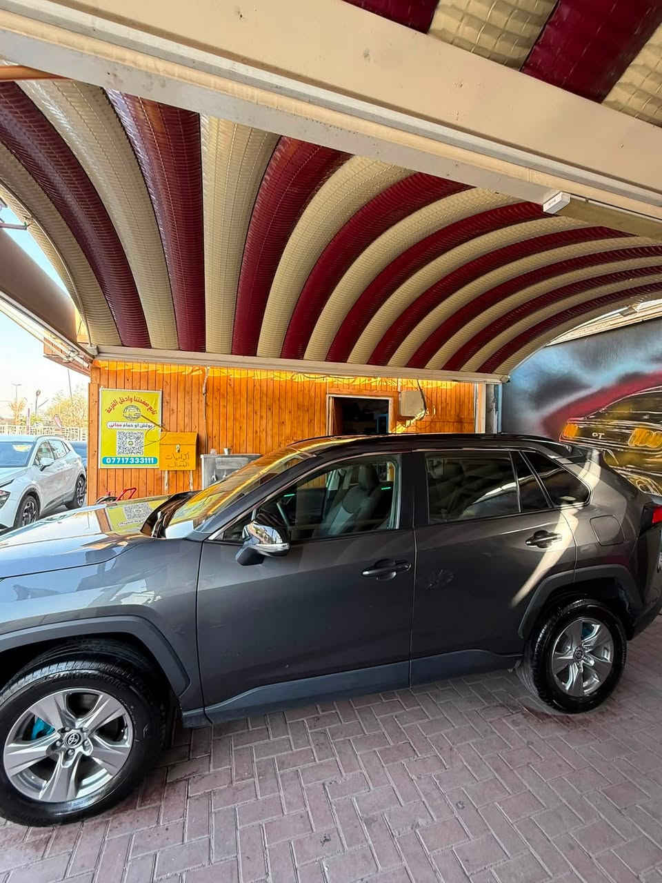 سلام عليكم
راف 4 2023 مواصفاات XLE 
ماشية 62000
السيارة كلين تايتل
المواصفات:
الكاميرا الخلفية
8 وسادة هوائية
أبل كاربلاي
مقاعد كهربائية
التشغيل عن بعد
مصابيح زينون الأمامية
مقاعد الصف الثالث
رادار
مراقبة النقطة العمياء
شاحن لاسلكي
المصابيح الأمامية ليد
كشافات ضباب
أندرويد أوتو
زر التشغيل
مثبت السرعة
انارة LED كاربون فايبر داخلي 

التحكم الإلكتروني في الثبات
قفل مركزي للأبواب
ABS
مستشعر وقوف
شاشة

والسعر اتصل على الرقم
***********
