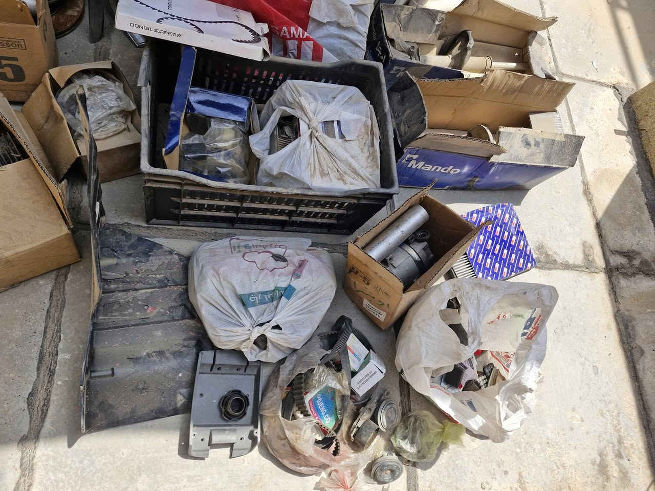 السلام عليكم غراض اوبترا للبيع ابيعهن شلعه كلهن ب ١٥٠  لان بعت السيارة ومااحتاجهن الي يفيدنه يراسلني واتس اب***********

