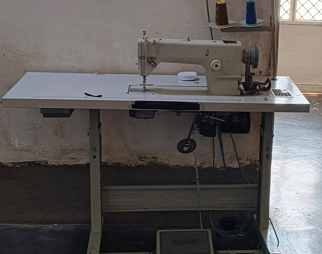 السلام عليكم 
هاي ممكنه للبيع مع خياطه مكينه فول على الفحص
علوان ابراهيم بن علي 
رقمي  *********** هذا رقمي بالواتساب
