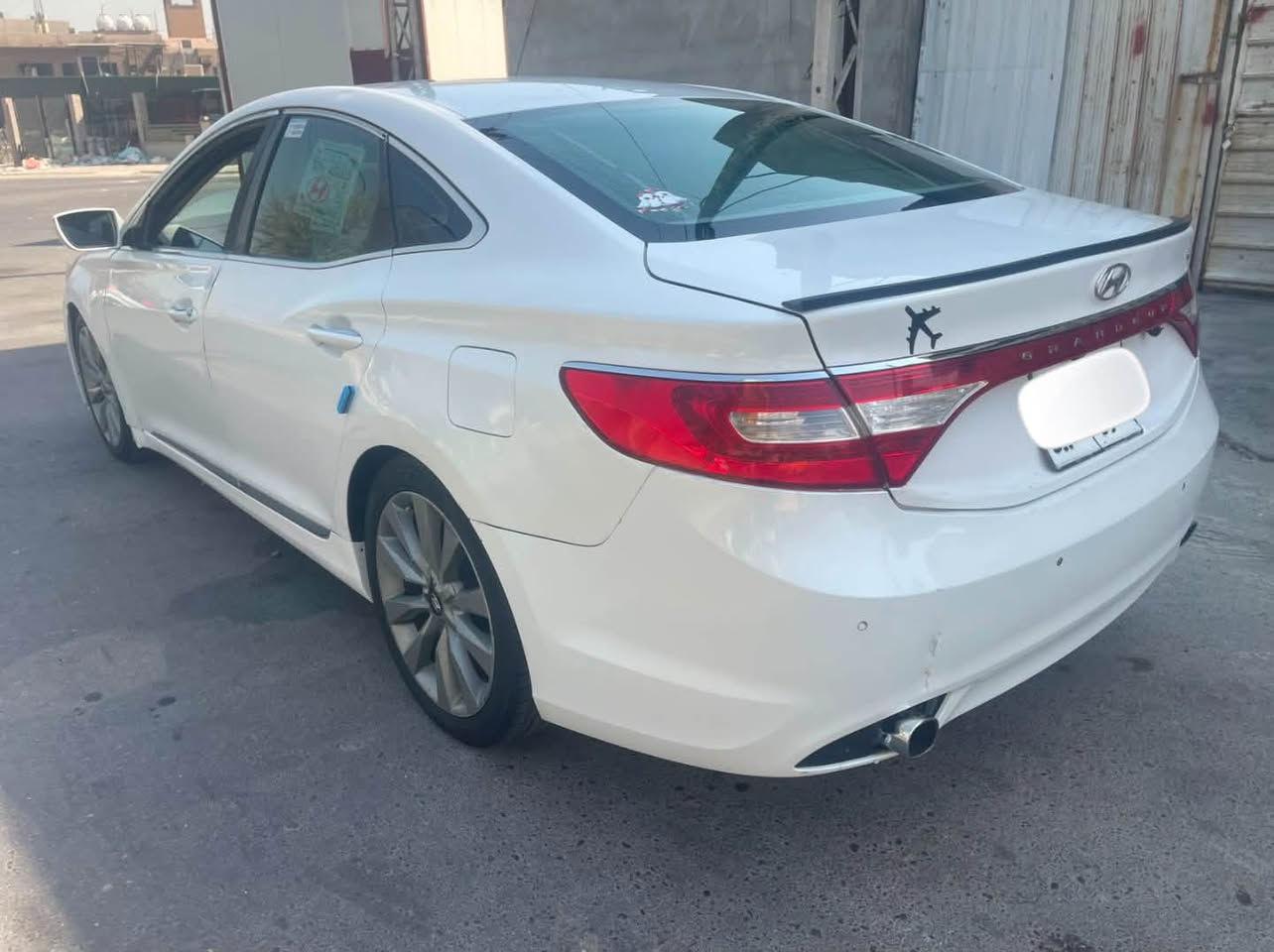 السلام عليكم
بيع مستعجل سعر 93

ازيره 2015 رقم اربيل

 بيها 3 قطع صبغ بدون دواخل 

جديده السياره وجهازه كير مكينه حداديه تخم تاير مناقصها برغي

مكاني بغداد للاستفسار ***********
