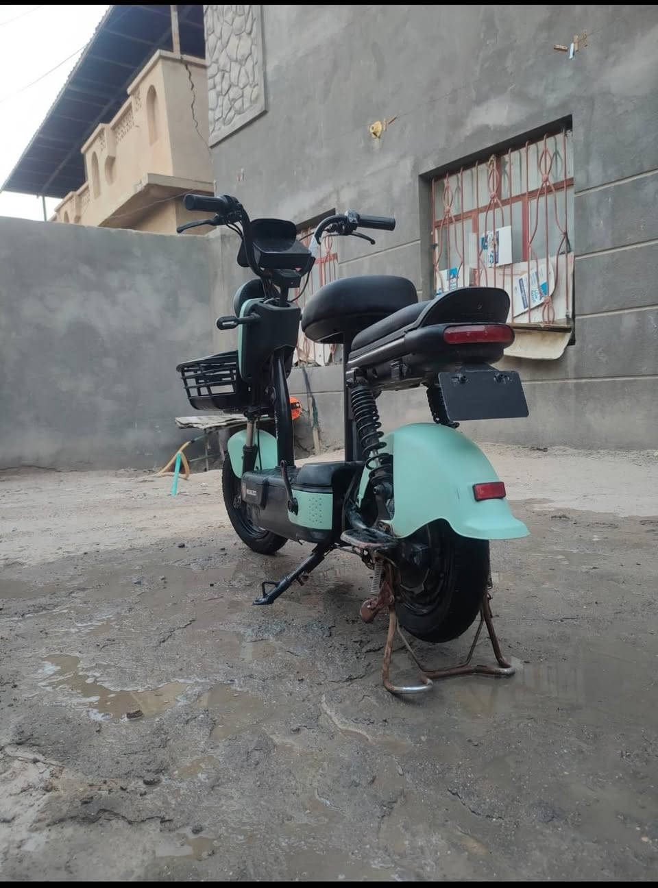دراجه شحن حجم 14 مستعمله بيها 3 سرع تمشي 65 سعرها 250 وبيها مجال شي قليل العنوان بصره ابو الخصيب نهر خوز شارع الطيريزاويه 
الرقم 
***********
