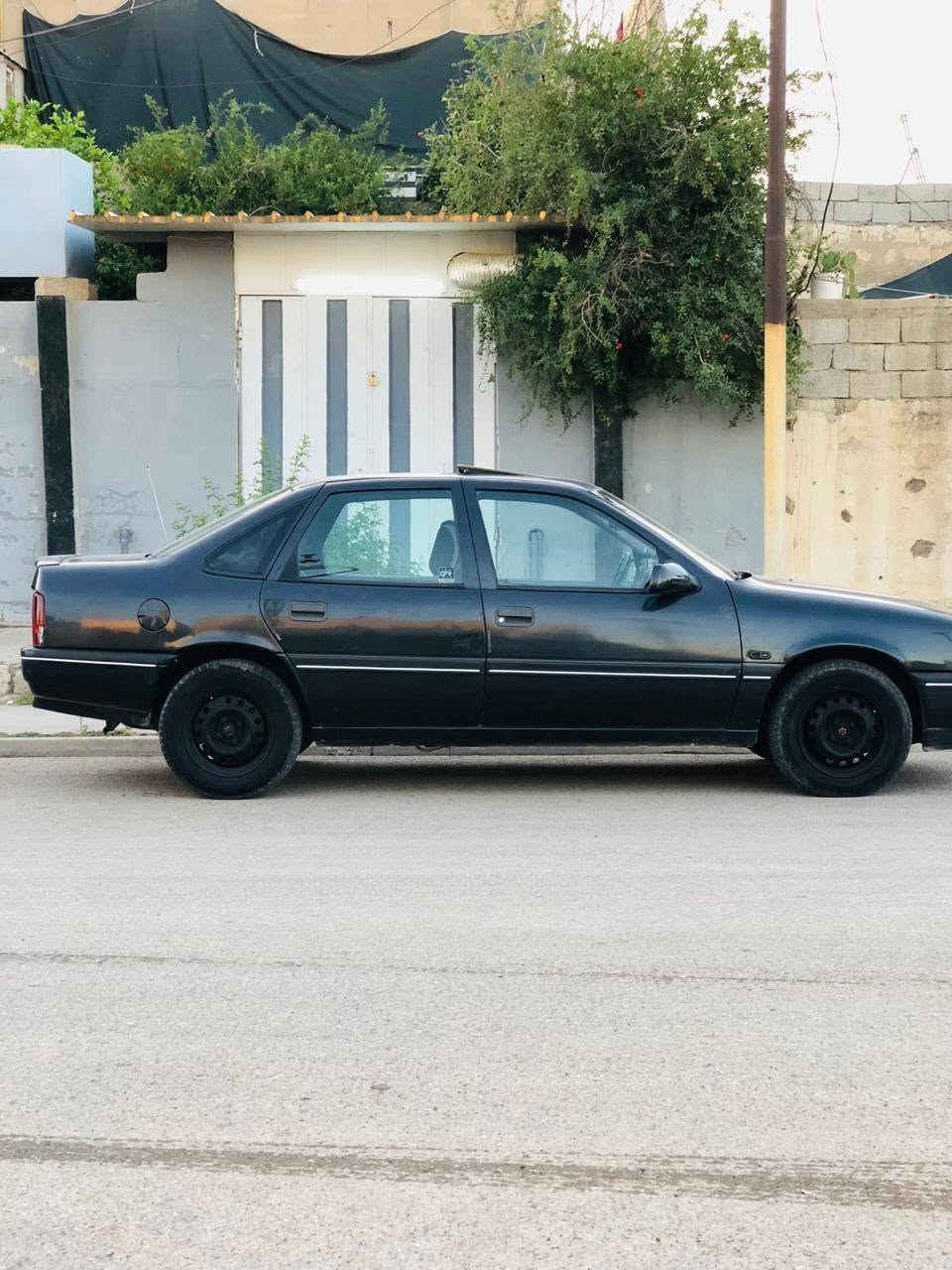 موديل1991
كير شرط محرك بس صوت ابطاله حجم 20
السياره بدون صبغ بس بيها بوند اوربي 
دواير ودوسات ما مصلح 
رقم نينوئ انكليزي مشروع وطني شرط التحويل 
زوج تواير جديد 
السعر 42 وبيها مجال 
مكاني موصل جانب الايسر حي صدام 
***********
الرقم بي واتساب
