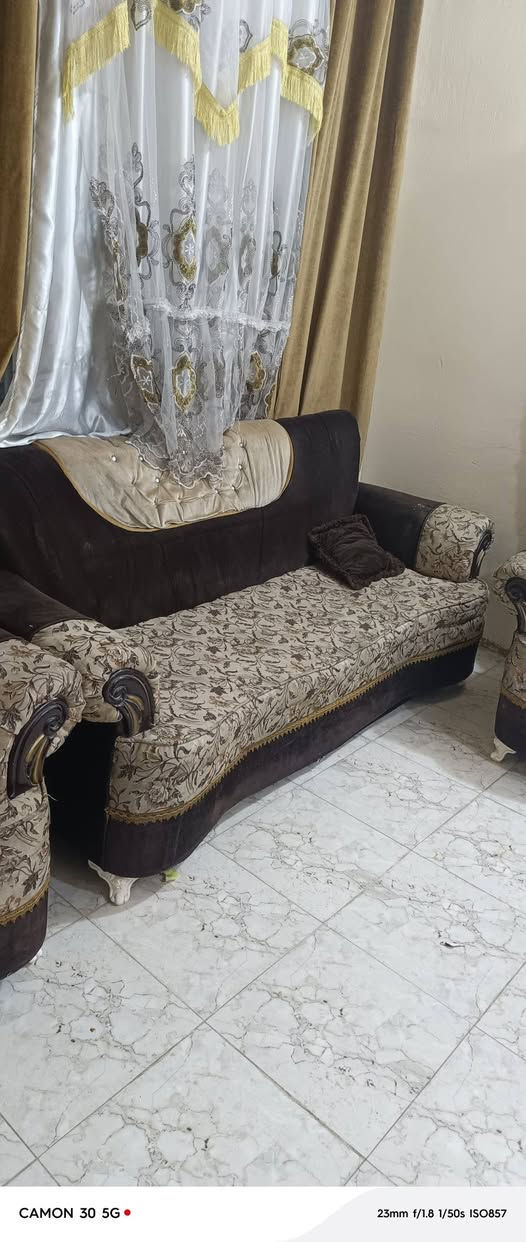 السلام عليكم تخم قنفات للبيع عشر مقاعد السعر خاص***********
