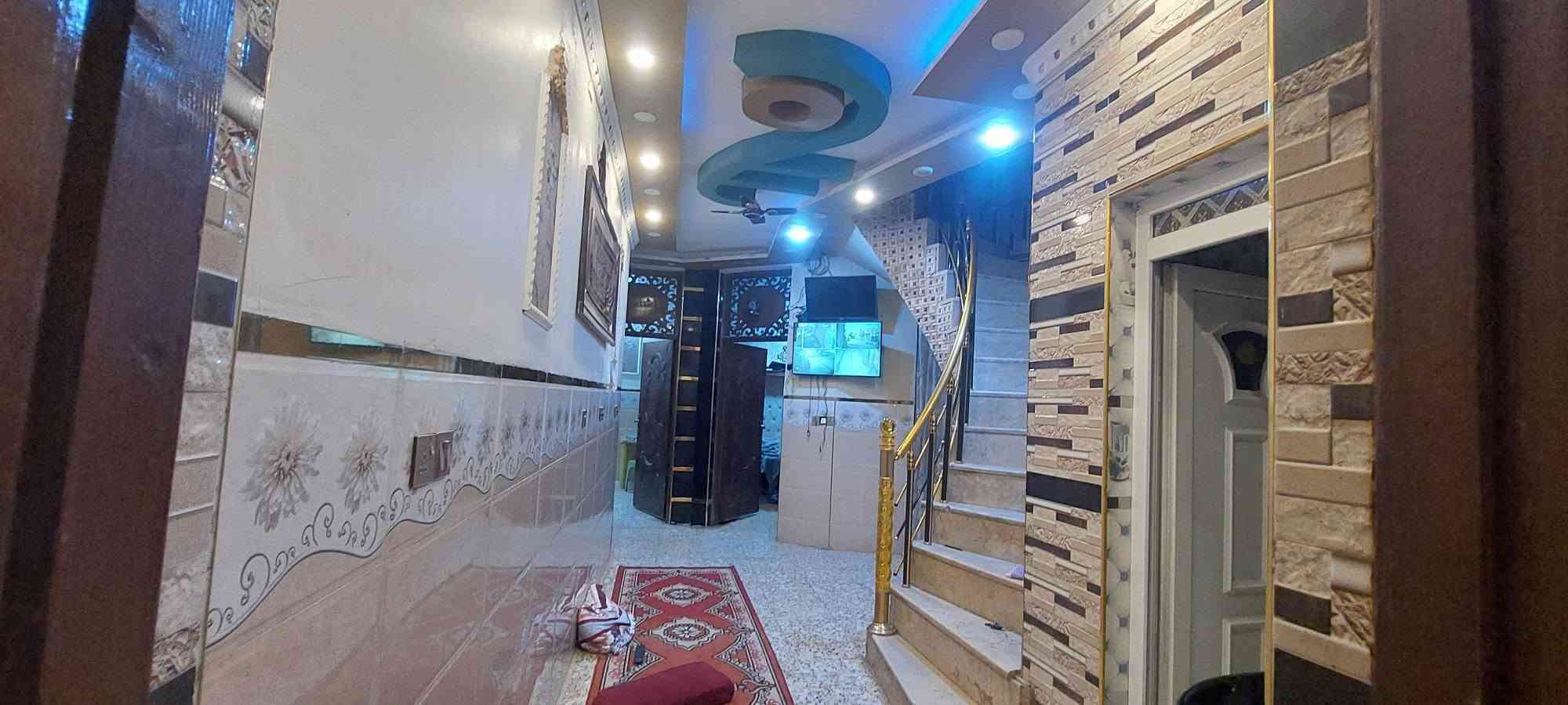 دار للبيع طابو صرف
مساحه 160متر
يحتوي على شقه
مع محلات 
يحتوي على 
اربع غرف نوم
استقبال
هول
مطبخ
حمامات 2
صحيات خارجيه 1
بناء حديث ديكورات جبسن بورد
اشراف مهندسين 
كهربائيات بوري دفن 
وايرات حراري الفنار
ماء دفن خلاطات تسكا دفن 
كامرات 
سبالت دفن يعني للسطح ومأسس
بناء 2020 درجه اولى 
قرب مدرسة النصر 
قرب الجنسيه ومدرسة البهاء المتوسطه 
تبليط كافة الخدمات 
مع الاثاث او بدون اثاث 
(((دار نبيل ابو الانشائيه))) 

***********
واتساب 
***********
