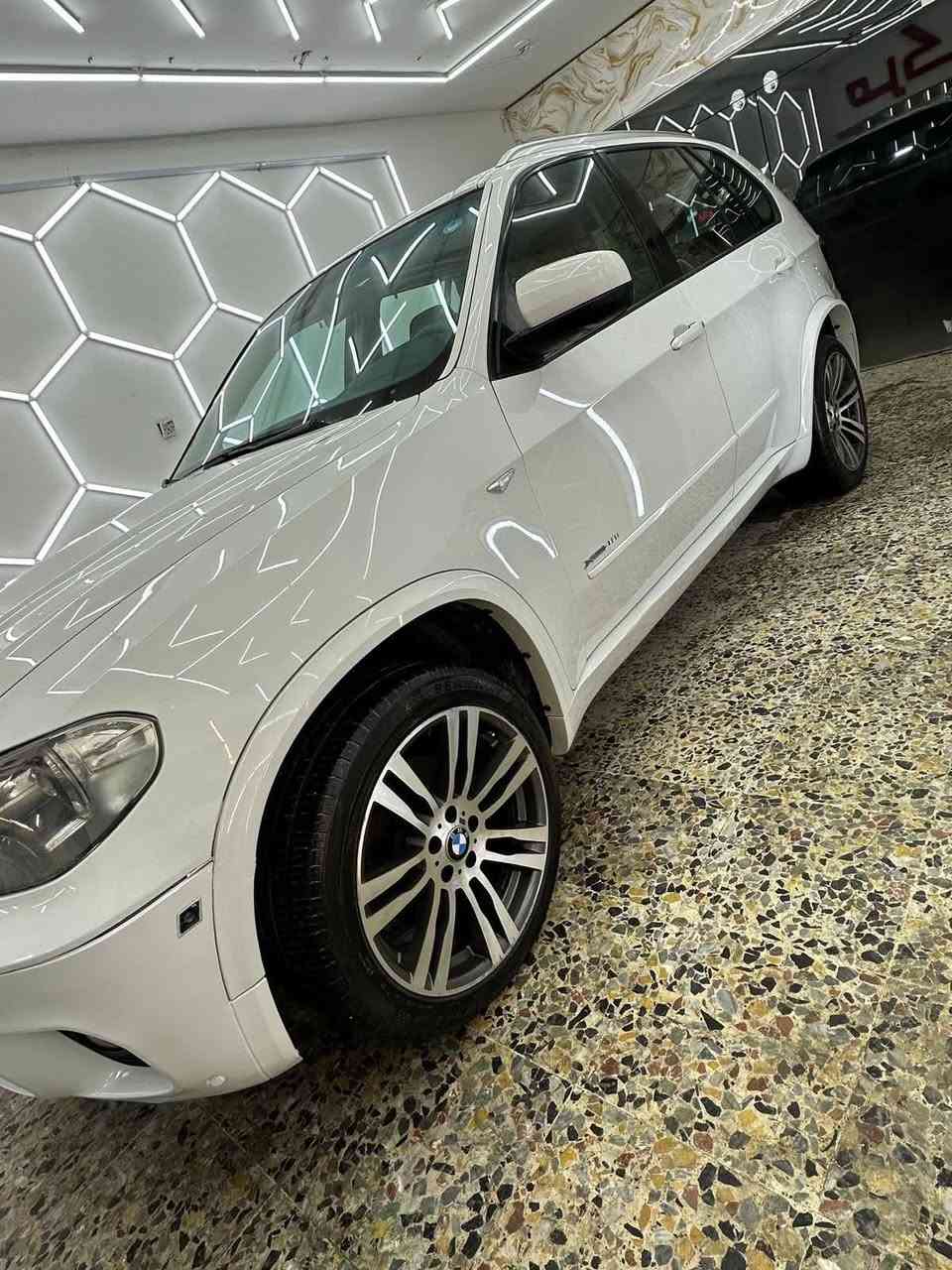 BMW X5 35i

٢٠١٣ موديل ✅

محرك ٦ سلندر ✅

٣٠٠٠ توين توربو ✅

فول مواصفات ✅

فتحة سقف بانوراما ✅
تدفئة تبريد ✅
شفتات بالستيرن ✅
ابواب شفط ✅
جنطة كهربائية ✅
دفع رباعي ✅
ناقل حركة اوتماتيك ٨ سرعات ✅
٣٠٠ حصان ✅
عزم الدوران ٤٠٠ نيوتن ✅
كاميرا ٣٦٠ درجة ✅
نضام ABS مانع انزلاق ✅
نضام تثبيت السرعة ✅
نضام الملاحة ✅

رقم اربيل تحويل ثاني يوم 

***********
