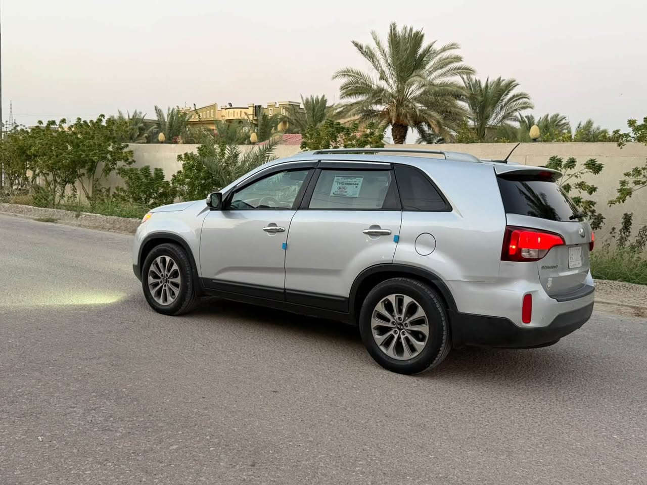 للبيع كيا سورنتو (فول مواصفات بدون بانوراما)
 السعر: 145 ورقة ($14,500) نقد فقط (بدون مرواس).
 المواصفات: فول مواصفات ما عدا البانوراما، سونار، رقم بغداد ألماني (تحويل مباشر ثاني يوم).
 الحالة: كفالة عامة (شاصي، جير، مكينة)، كلين تايتل، وبدون إيرباك. الحادث فقط دعامية أمامية صبغ بدون دواخل (صور الحادث مرفقة).
 الموقع: بابل.
 رقم الاتصال: ***********
