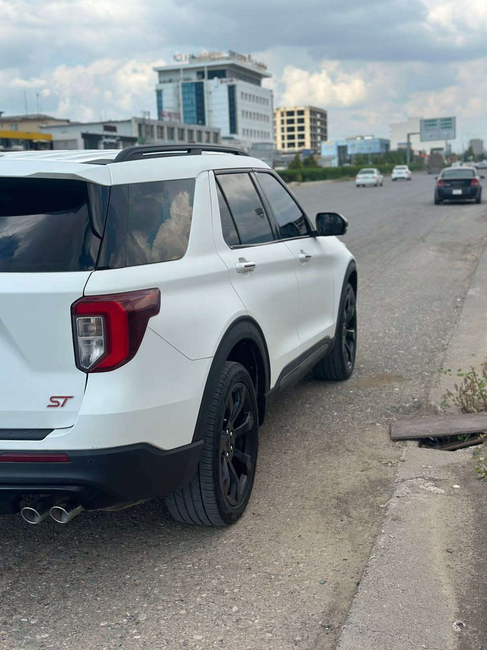 FORD EXPLORER ST-- 2023 ✅
سلام عليكم 
فورد إكسبلورر, ST,  ماشية ٣٤ الف ميل قطعتين صبخ ( بجم كبس ) دعامية بيلادى ٦ سلندر تيربو  الكاميرا الخلفية  - صندوق كهربائي  - كاميرا 360 - مستشعر وقوف - تدفئة المقاعد - تبريد المقاعد - بصمة - مرايا جانبية كهربائية - مراقبة النقطة العمياء - 8 وسادة هوائية - مصابيح زينون الأمامية - كشنات جلد- كشنات تدفية و تبريد كهربائى - التشغيل عن بعد - 4x4 - مقاعد الصف الثالث VIP
📍العنوان: اربيل  
☎️ *********** 
فۆرد ئێکسپلۆرەر  ST-Line 
 ٢٠٢٣    ٣٤ هزار ميل  رۆشتووە   2پارچە صبغة٦ پستۆنە کامێرای دواوە - - سندوقی کارەبایی - کامێرا 360 -  حەساس - گەرمکەرەوەی کوشن - ساردکەرەوەی کوشن - بەسمە - ئاوێنەی لاتەنیشتی کارەبایی - ئاوێنەی ڕادار - 8 پەرەشووت - لایتی پێشەوەی زینۆن - سوکان هیتەر - شەغال - 4x4 - کورسی VIP 
📍  ناونیشان: هەولێر 
☎️ ***********
تةنها 265وةرقة و مةجاليكي كةم أربيل, العراق
