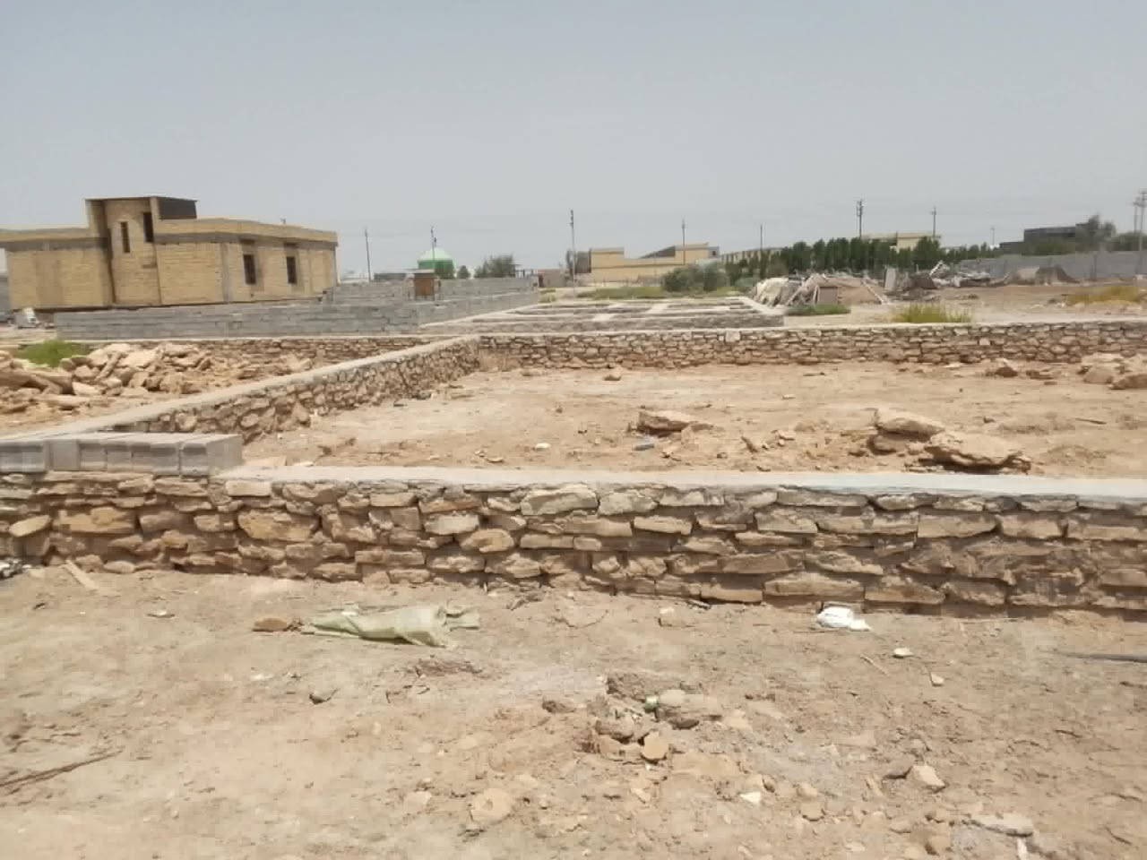 السلام عليكم 
للبيع قطعة أرض زراعيه في ألجربوعيه موقعها  يتوسط  بين ألمستشفى ألألماني و مقام ألسيد علي ألظاهر و جامعة ألحاج رافد ألجديده وطريق ألسماوه بغداد كما يظهر في ألصور ألمرفقه ,,
ألمساحه 200 متر مربع ,,
تتوفر خدمات ألماء وألكهرباء ,, 
ألسعر 20 مليون دينار وبه مجال بسيط ,,, 
للراغبين بألشراء ألتواصل على أرقام ألمكتب :
***********   ----     ***********
