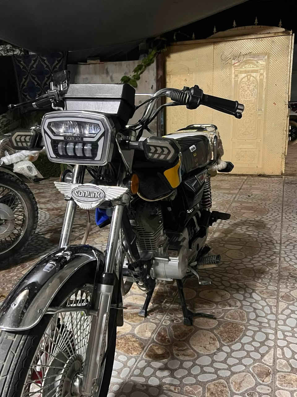 ماطور للبيع موديل ٢٥ الماطور بلادي المكان داقوق موجود منفيس السعر ٨٠٠بي مجال حك الجيه التواصل خاص أو علرقم ***********
