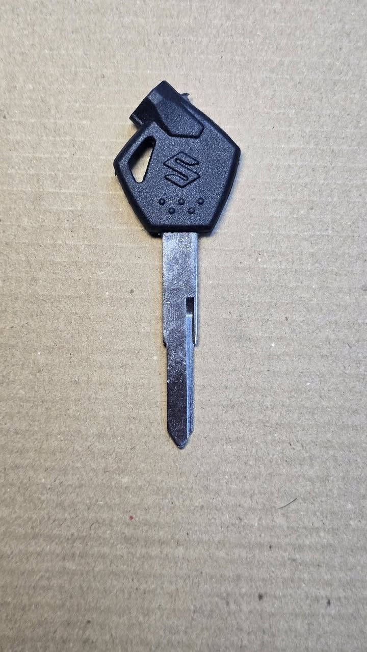 مجموعه من مفاتيح الدراجات النحاس درجه اولى
🔑 حارث البغدادي للمفاتيح والريمونتات  ومكائن قص المفاتيح
✅ البيع بالجملة والمفرد
أسعار مناسبة وجودة مضمونة وخدمة توصيل سريعة.
للاستفسار❗️❗️وتساب
(***********)
العنوان ❗️❗️بغداد شارع الرشيد مقابل سوق الصفافير
