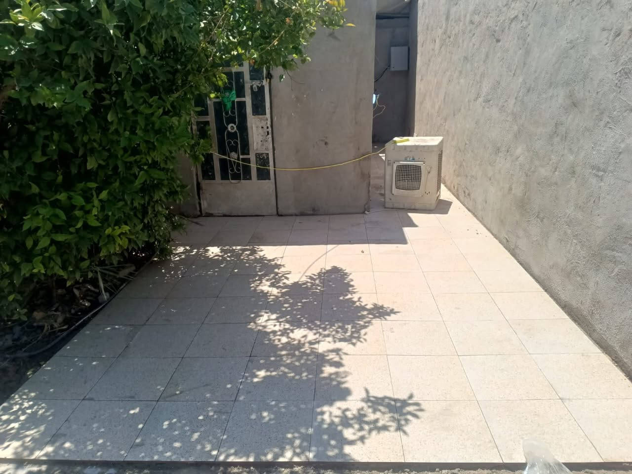 بيت تجاوز للبيع في منطقه الدوره حي الصحه مساحه 150اشتريته وهديته للكاع وبنيته هستوهم طالعين منه العمال يتكون من غرفه نوم وصاله ومطبخ وحمام وتواليت سعره 30وبي مجال  للشراي ***********
