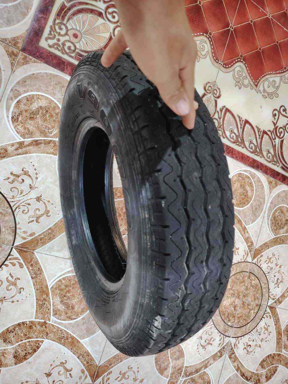 سلام عليكم تاير ابو الخطه جديد مستخدم قليل سعر خاص مكان ناصريه مركز رقمي ***********
