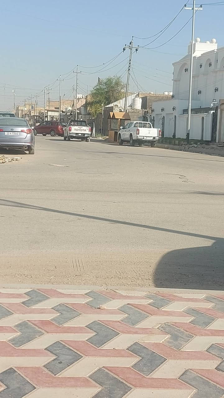 يا الله سلام عليكم
بيت للبيع مساحه ٢٠٠ واجه ١٠ نزال ٢٠ 
الموقع تجاري شارع ام علاء عله الشارع الرئيسي البيت بنيان قديم بحتساب قطعه رجأ الموشراي يعبر المنشور السعر خاص لتواصل *********** وانه خادم
