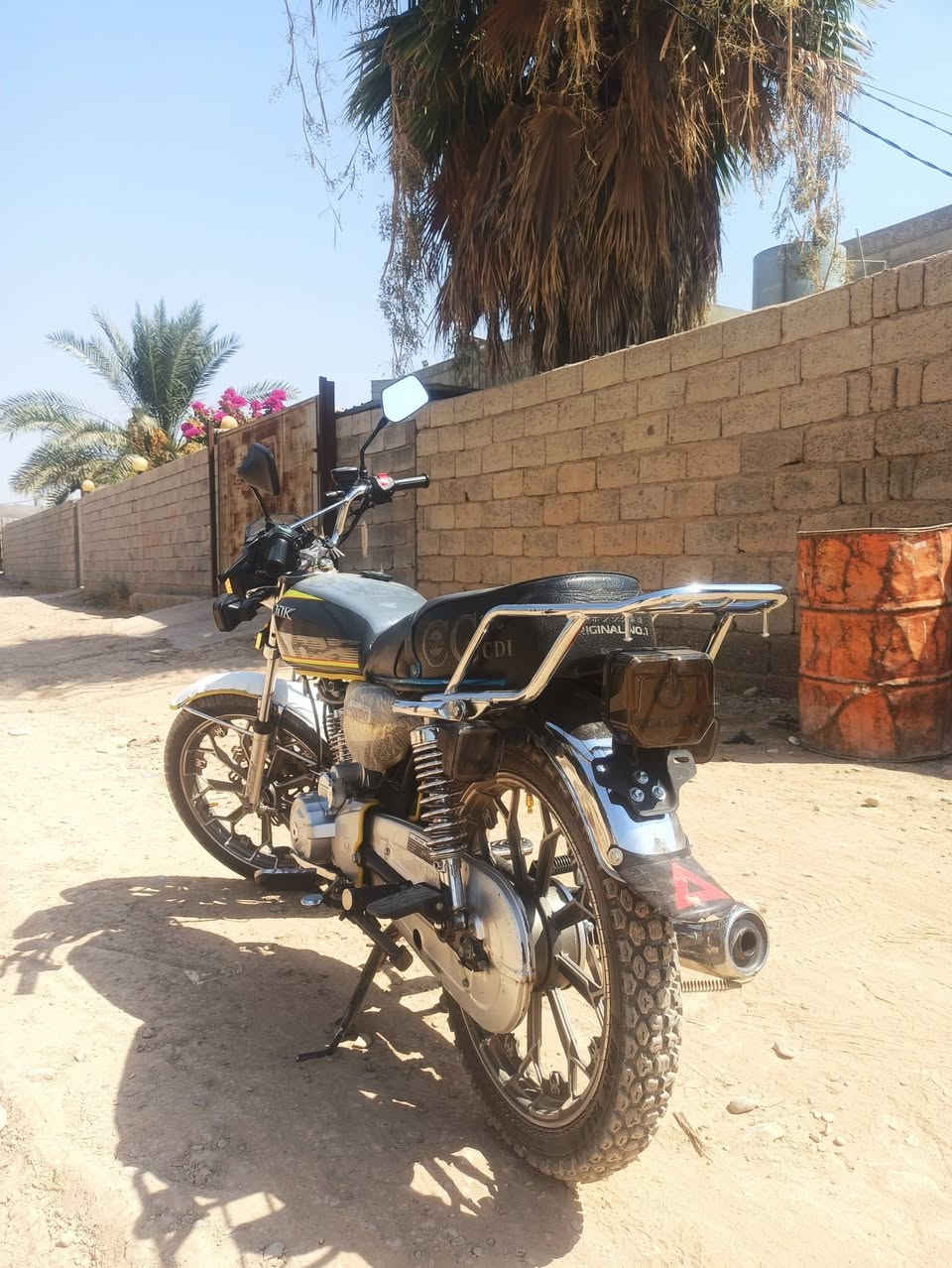 من بعد السلام 
موطور للبيع 
موديل/2025
اللون / سمنتي مميز 
محرك /شرط ما مفتوح 
كهربائيات / كلها شغاله 
خمسه كير (سلف)
تايرات جديده 
نضافه كدام العين 
لل تواصل/ ***********
