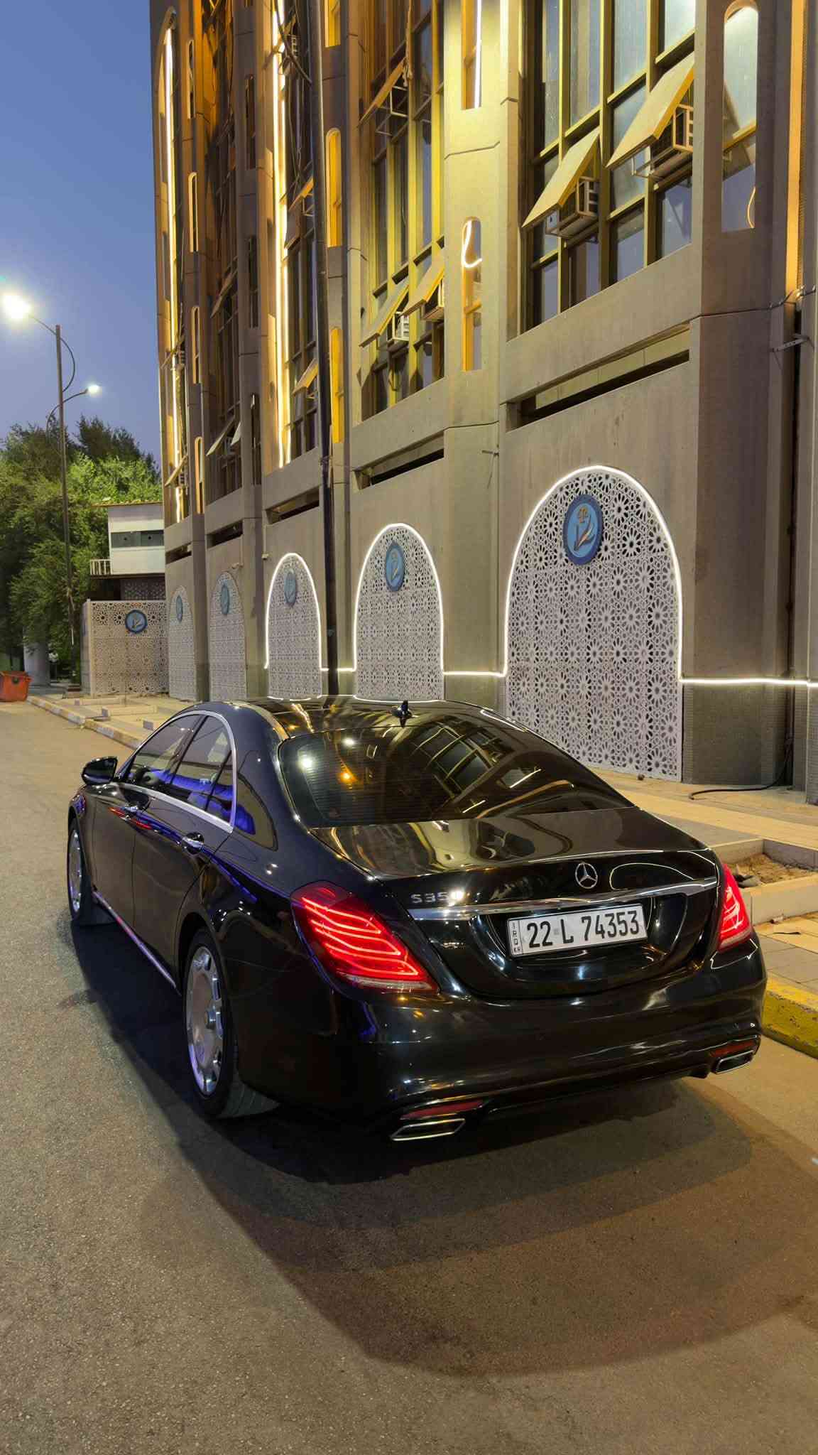 السلام عليكم ورحمة الله وبركاته 
للبيع مارسيدس اس كلاس (گاز) S350 محرك 6 سلندر اقتصادي جدا 
رقم اربيل هزة وسنوية جديدة بأسمي
السيارة فول مواصفات اربع فصوص
بيبان شفط
ناظور ليلي 
بردات كهربائية 
كشنات جلد وتدفئة وتبريد ومساج 
داخل لون اسود صاجات وإضاءات محيطية
سستم صوت برومستر
لايتات داينمك تفتر ويه الاستيرن
جگات 3 وضعيات 
حساسات وردادات 360 درجة 
قيادة ذاتية 
شفتات بالاستيران 
جنطة كهرباء وشفط
بانوراما على طول السيارة
خمس بصمات 
ويل 19 مايباخ اصلي اصلي مو تجاري سعره 2500 دولار تخم تايرات جدد 
السيارة مكفولة كفالة عامة فقط دعامية خلفية مصبوغة اثر شخوط 
مغلقة بنيد وجنطة PPF ضمان خمس سنوات 
السعر 27 الف دولار يعني 270 ورقة 
المكان بغداد الكرخ شارع ستة 
للتواصل ***********
***********
