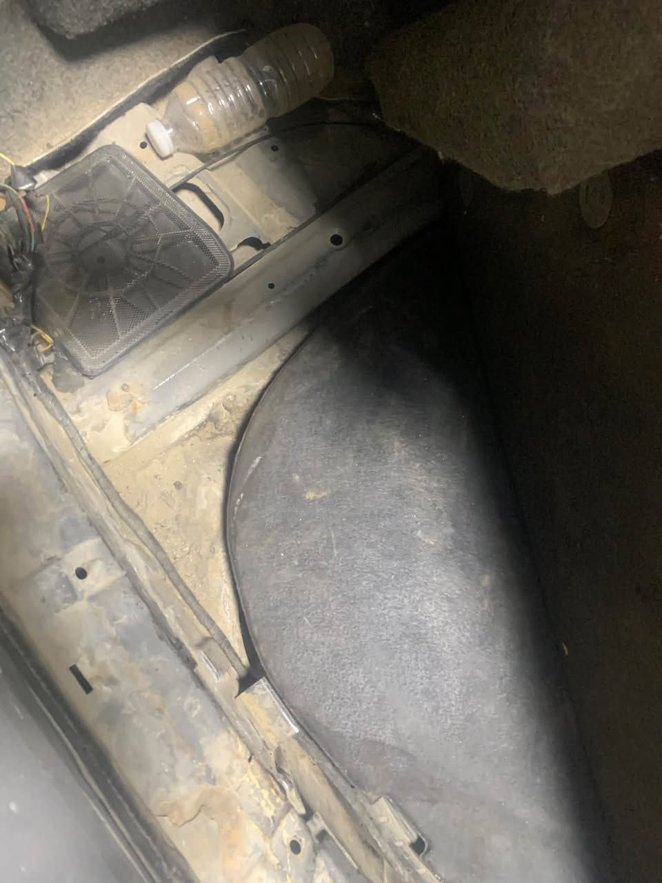 السلام عليكم للبيع موديل 94 رقم بغداد محرك كير لوك تبريد ثلج كير عادي جاهزه غرفته حلوه حماوه انسه محرك 25 تك فانوص السعر 38 ورقه ***********مكانه حي الجهاد
