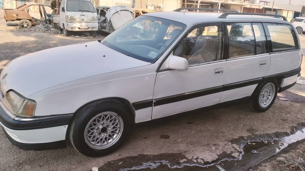 سلام عليكم اوميكا 1991 سعر 28 بدون ضرر بدون خياس بطاقة بنزين موجود *********** كركوك, العراق
