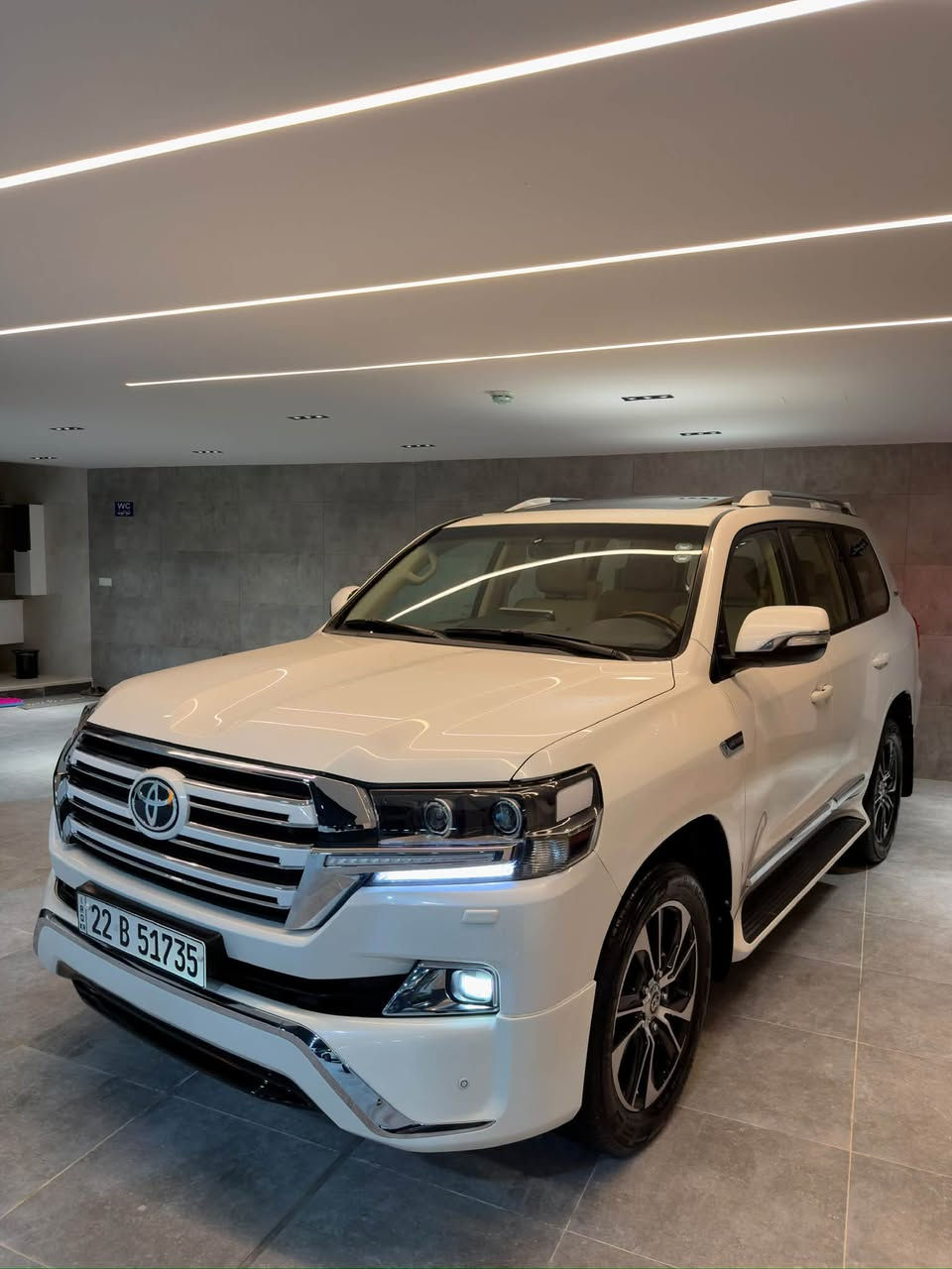 لاندكروزر V8 • ٢٠١٨ • ٩٨٠٠٠ كم