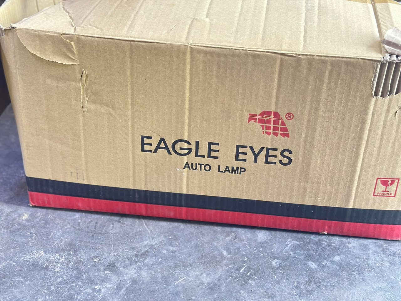 لايت تيران 2016 ماركة EAGLE EYES عدد 2 صنع تايوان 
جديد ما مستخدم وجاهز للشد.
💵 السعر: (230 ألف) وبيه مجال بسيط للشراي.
📱 للاستفسار: راسلني خاص أو اتصل على الرقم
‭.***********‬
