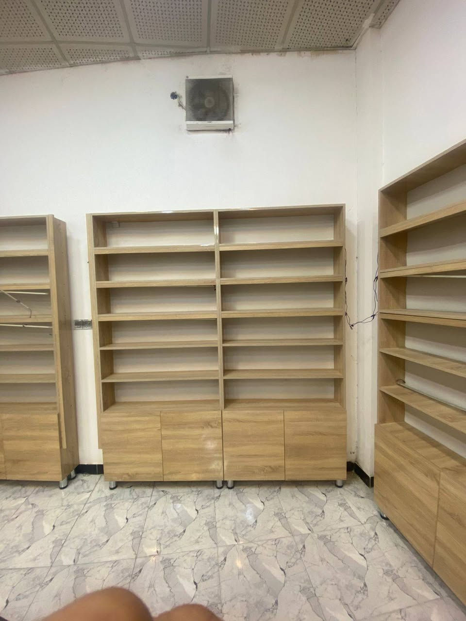 مكلف بالنشر رفوف فووول جديده بدون استخدام جاهزه مع ميز كاشير للبيع للاستفسار أكثر *********** واتس اب اتصال
