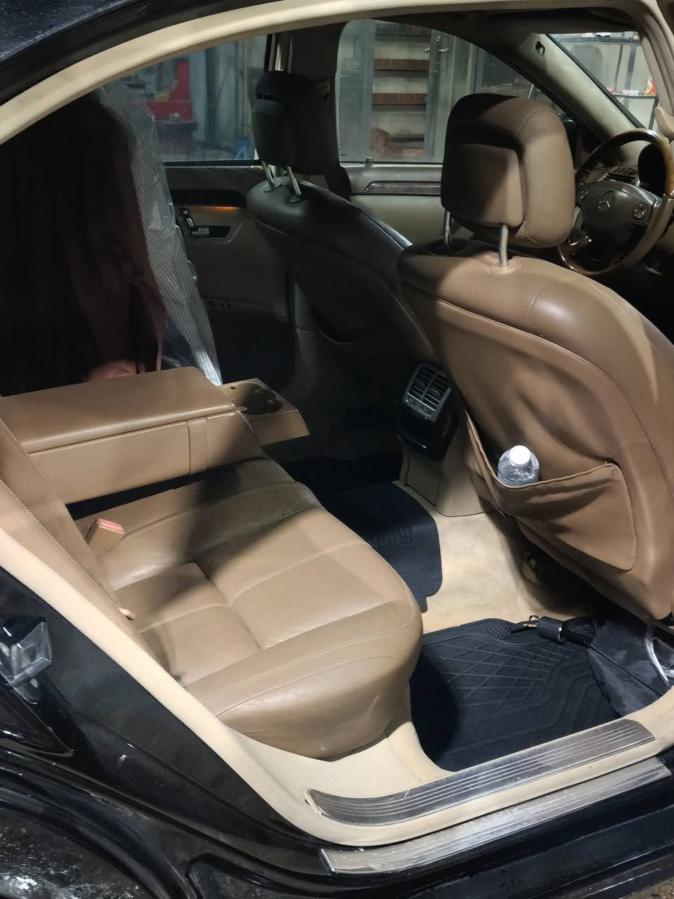 #ادوات حاويه يرهم بيع #ومراوس 
مارسدس / S 350 لارج باب طويل vip خـلـيـجي
موديل 2009 / محدث 13 بالكامل كت S63
ماشيه (120 ألف KM)
... مواصفات السياره ...
محرك 6 سلندر المرغوب 
فتحه سقف  جنطه شفط ثلاجه بالجكمجه
5 بردات كهرباء لايتات زنون داينمك
مري شفط زراك   بچم لد بك لايت لد 
ماوس 3 وضعيات قيادة
حساسات امامي خلفية رادار مثبت سرعة
3 قطع تبريدانارة الداخل والدشبول متغير 
ويل كب مايباخ حجم 20 كت كامل S63
(وبعد بيها هواي مواصفات)
أخوان السياره وارد خليجي ، كفاله عامه  ...
السياره جديده ونظيفه 
مكان السياره بغداد / المنصور 
رقم  الهاتف 
*********** متوفر واتساب
#السعر 84 وبيها مجال.
