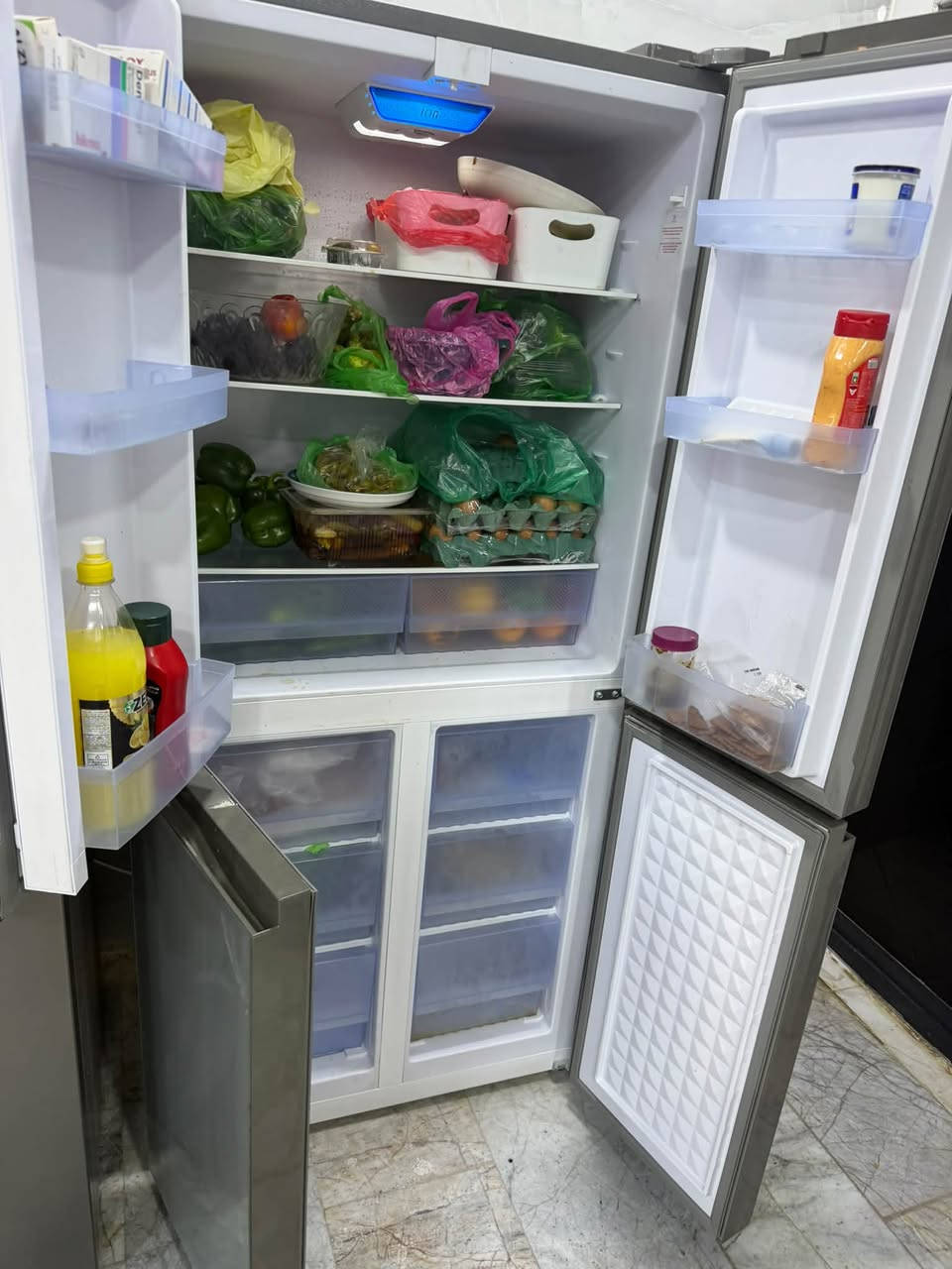 ثلاجة • للبيع