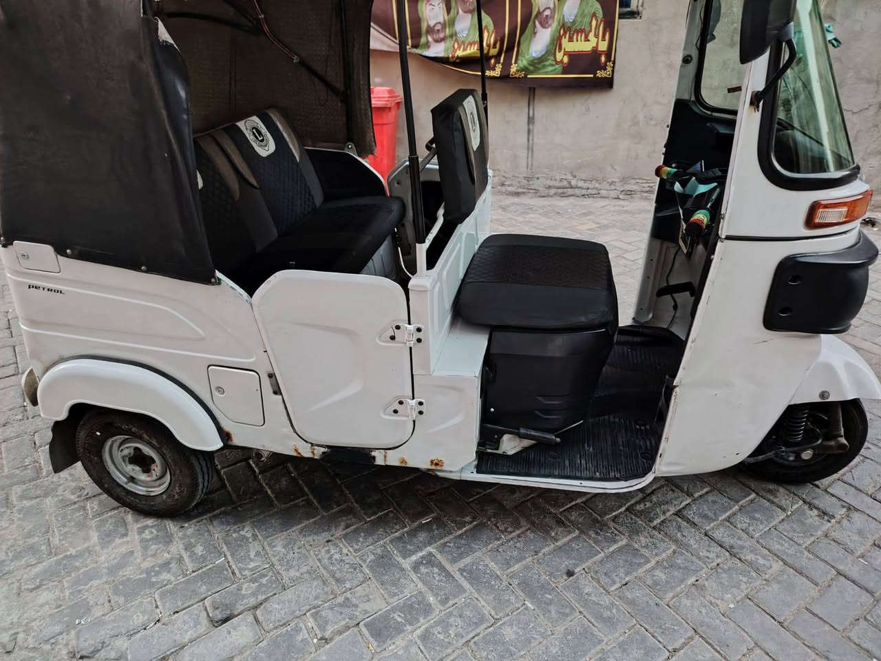 تكتك موديل 21 كفاله مرقمه وباسمي 
عنوان بغداد مدينه الصدر 
السعر خاص رقم 
***********
