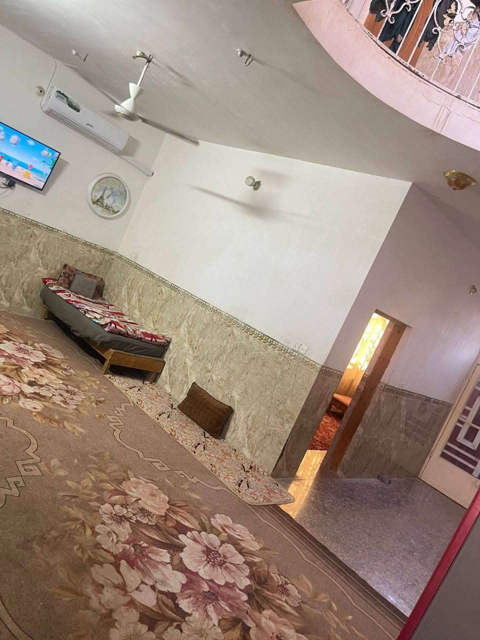 بيت للبيع
 طابو صرف طابقين بناء طابوك جمهوري و صب كونكريت 190 متر شارع حي العامل قبل شارع المستوصف بفرع الطابق الارضي يحتوي علي استقبال ومطبخ وصالة وغرفة والطابق الثاني غرفتين نوم وصاله وصحيات للاستفسار والسعر الاتصال على الرقم 
***********
