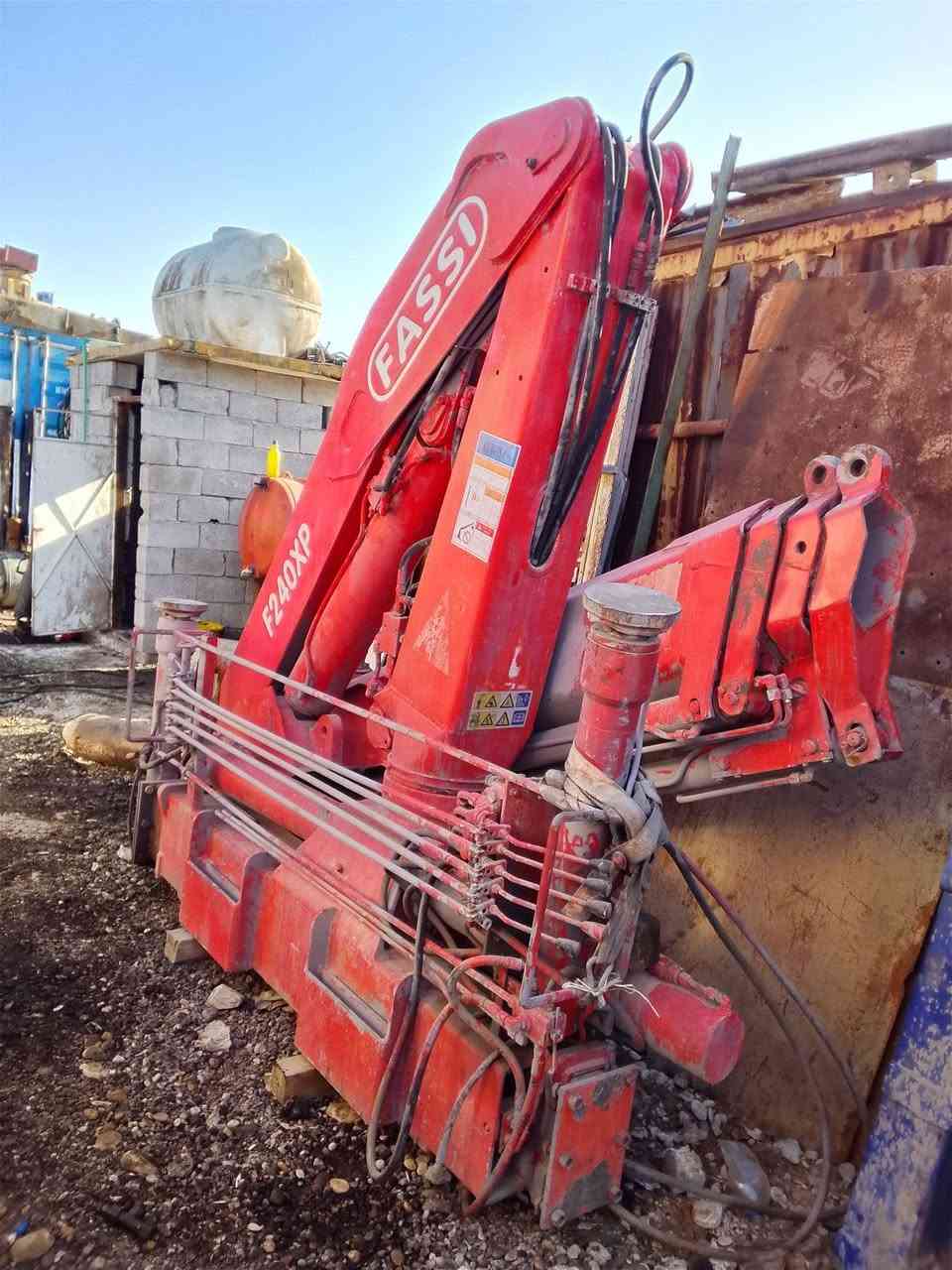 السلام عليكم كرين فاسي 3سلايتات 11طن حجم 240 عادي مو ريمونت رجلين مخالف هيدروليكي كرين عبار شتغل صفحتين للبيع رقم الهاتف ***********
