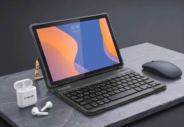 . المواصفات التقنية (الخلاصة)
المواصفة السعر 93 الف 
التفاصيل 
العلامة التجارية
S Color
الموديل
GT90 Ultra
مقاس ونوع الشاشة
10.1 بوصة / HD IPS (دقة 1280×800)
نظام التشغيل
أندرويد 13 (Android 13)
المعالج
معالج رباعي النواة (Quad Core SOC)
الذاكرة (RAM / ROM)
16 جيجابايت رام / 512 جيجابايت تخزين داخلي
سعة البطارية
10000mAh (طاقة الإدخال: 9V/2A)
الكاميرات
أمامية 13.0MP / خلفية 30.0MP
الشبكات والاتصال
5G / Dual-SIM / WIFI / Bluetooth / FM / Navigation
المنافذ
منفذ شحن Type-C، مدخل سماعات 3.5mm، ويدعم OTG

4. محتويات العبوة وباقة الهدايا (Free Accessories)
يأتي التابلت مع باقة هدايا متكاملة مجانية تحوله إلى محطة عمل محمولة:
جهاز التابلت GT90 Ultra.
لوحة مفاتيح لاسلكية (Wireless Keyboard) مدمجة مع جراب حماية كلاسيكي أنيق.
ماوس ضوئي لاسلكي (BT Optical Mouse) لسهولة التحكم والعمل.
سماعات أذن ستيريو بلوتوث (BT Stereo Earphone) للاستمتاع بالصوتيات والمكالمات بصوت نقي.
مجموعة هدايا مجانية تشمل جراب، ساعة أطفال، وقلم تاتش