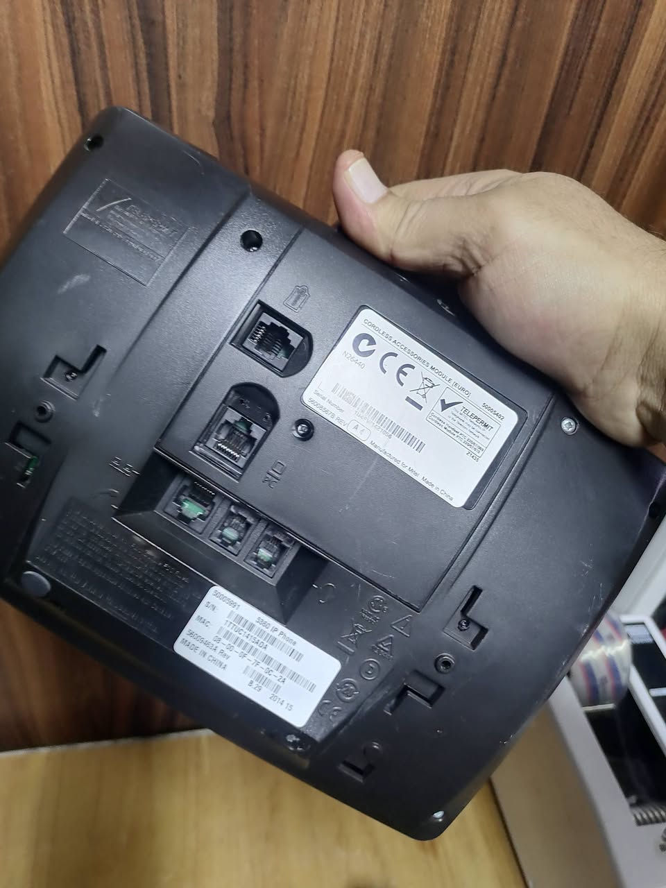 هاتف IP • شاشة كبيرة