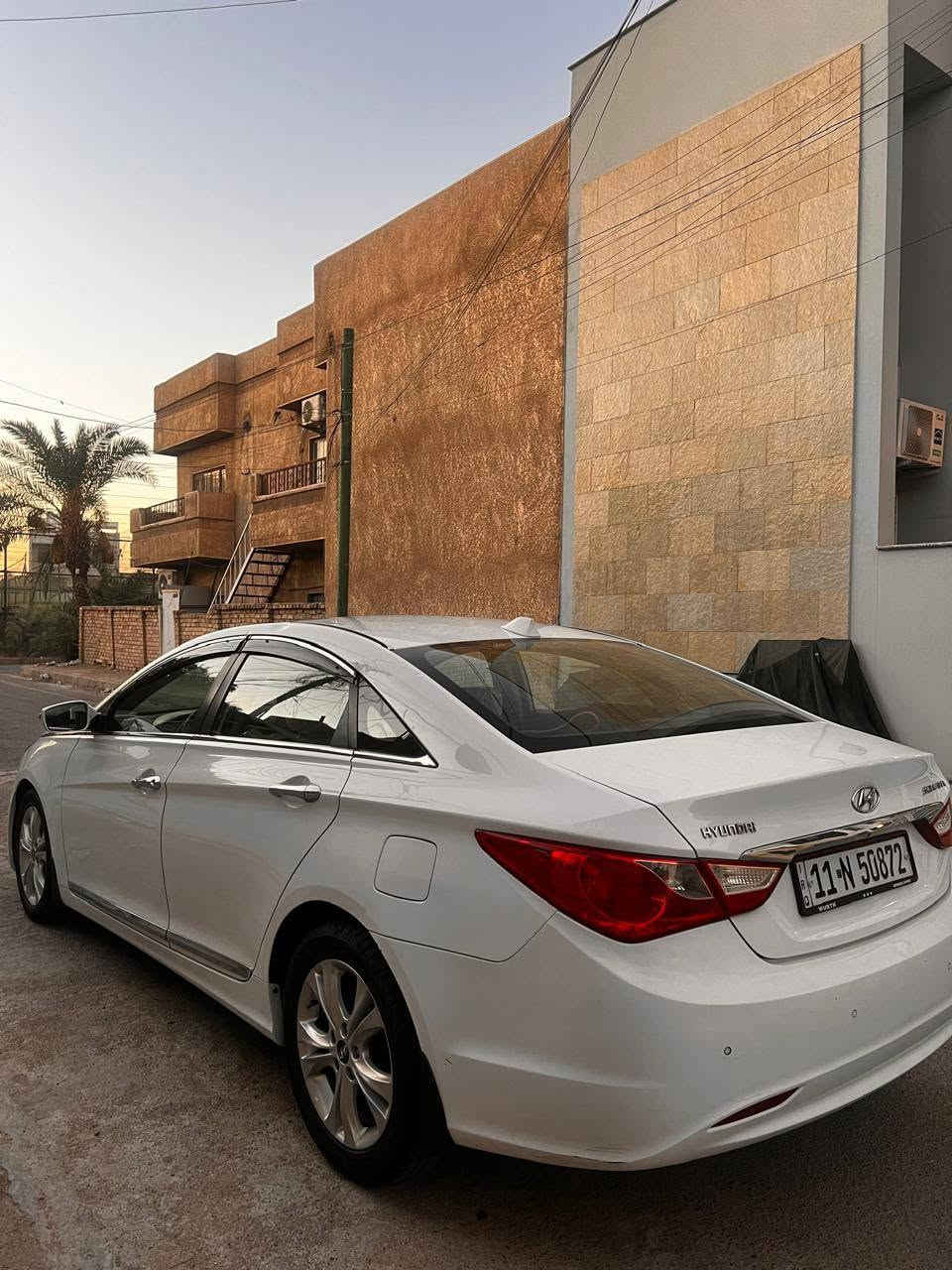 السلام عليكم 
سوناتا 2013 خليجي مواصفات الشركة العامة مكفولة من الضربه والصبغ 
مكينه 2400 دوش قطعتين تبريد 
مري شفط تحكمات فول شاشة 
السيارة جديدة ماشية 108 الف حقيقي 
مكينه وكير بلاديات على وضع الشركة
رقم بغداد الدولي بأسمي 
السعر 132
رقم الهاتف ***********
مكاني بغداد / الكرخ
