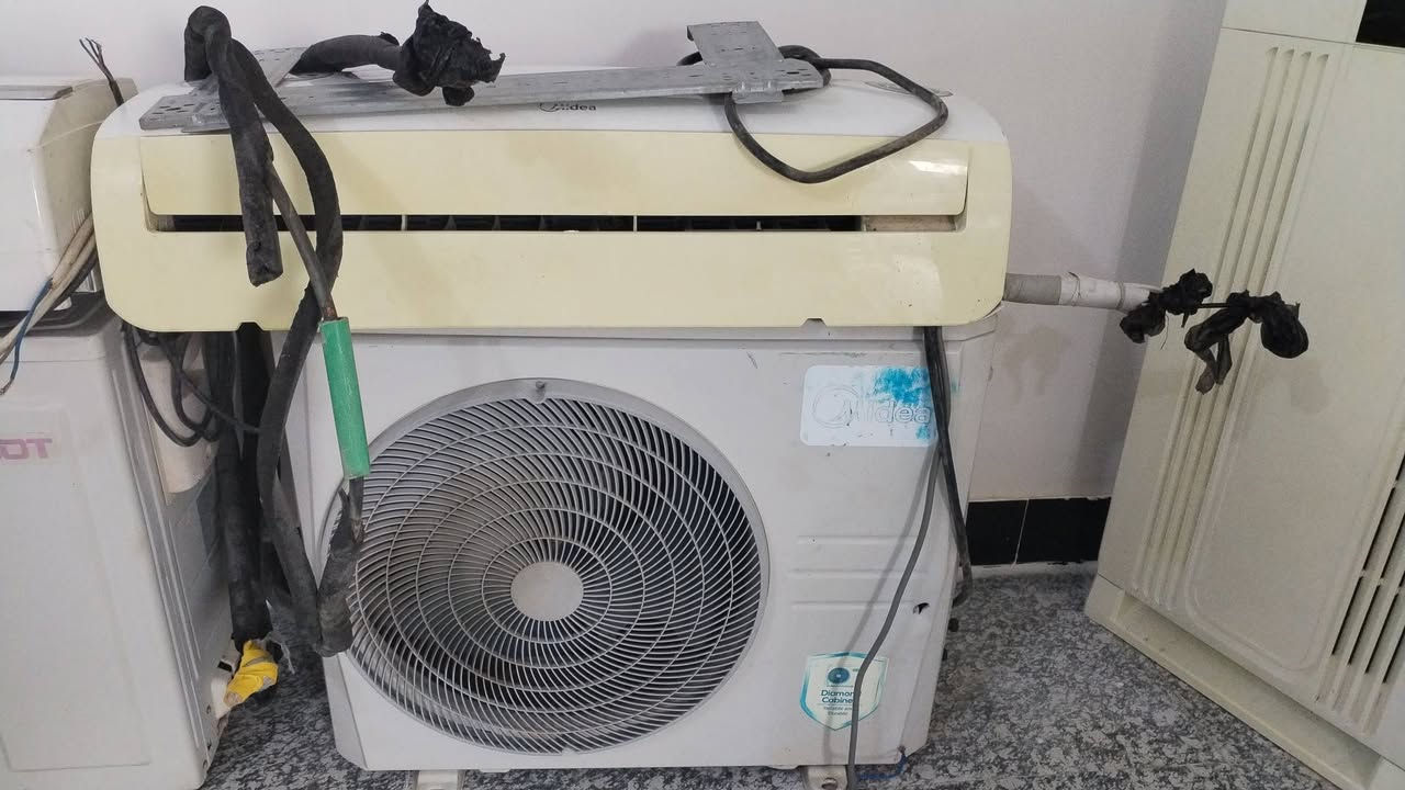 سلام عليكم 
سبالت للبيع كاملات  غاز شركه بوري نحاس الاصلي ريمون حماله كيبلات  بلاديات بدون تصليح شرط الشغل والتبريد مع الظمان 5 ايام  عندك سبلت عاطل نراوس مع الفرق 
ميديا 2 طن 
توسوت 2 طن 
ميديا    طن ونص 
تواصل واتساب *********** 
المجر الكبير حي العسكري قرب ملعب الشرطه
